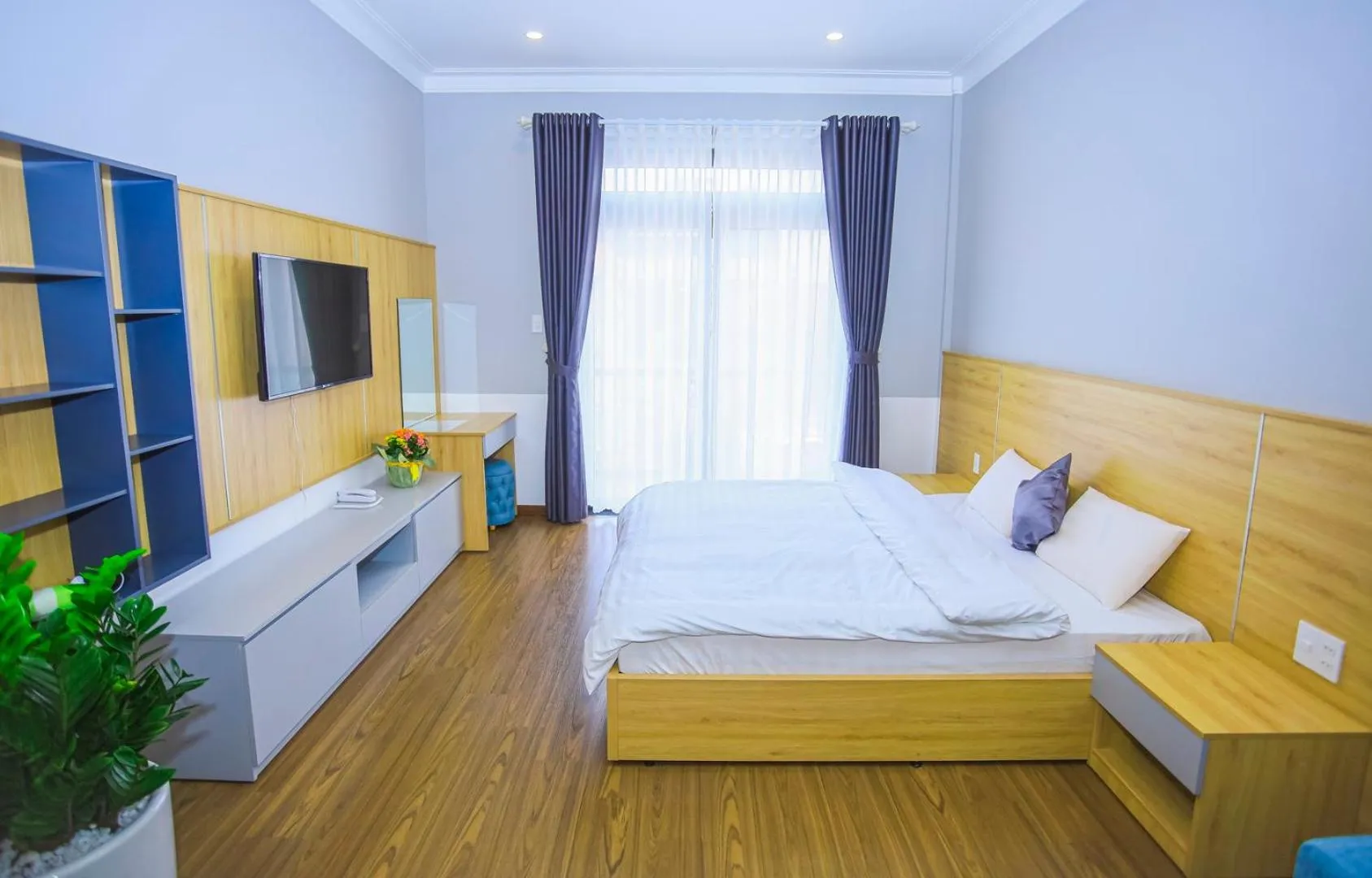 Photo of the whole room, Bed in The Lush House