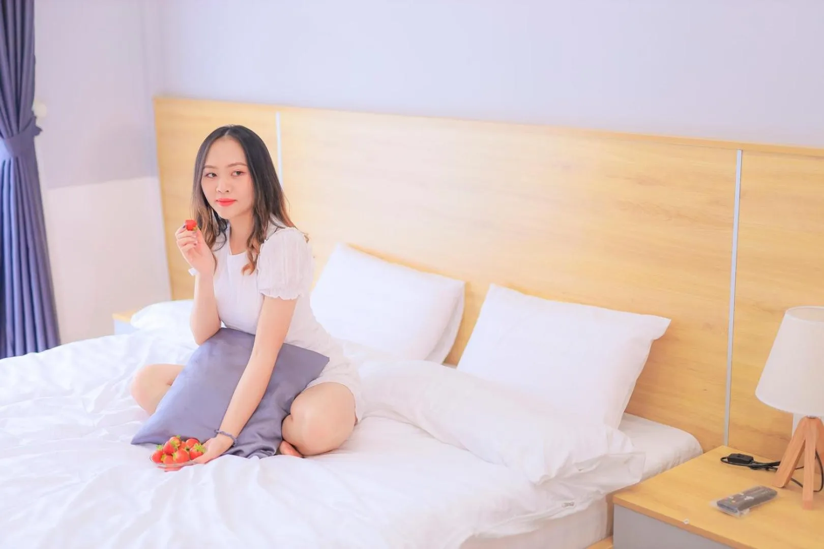 People, Bed in The Lush House