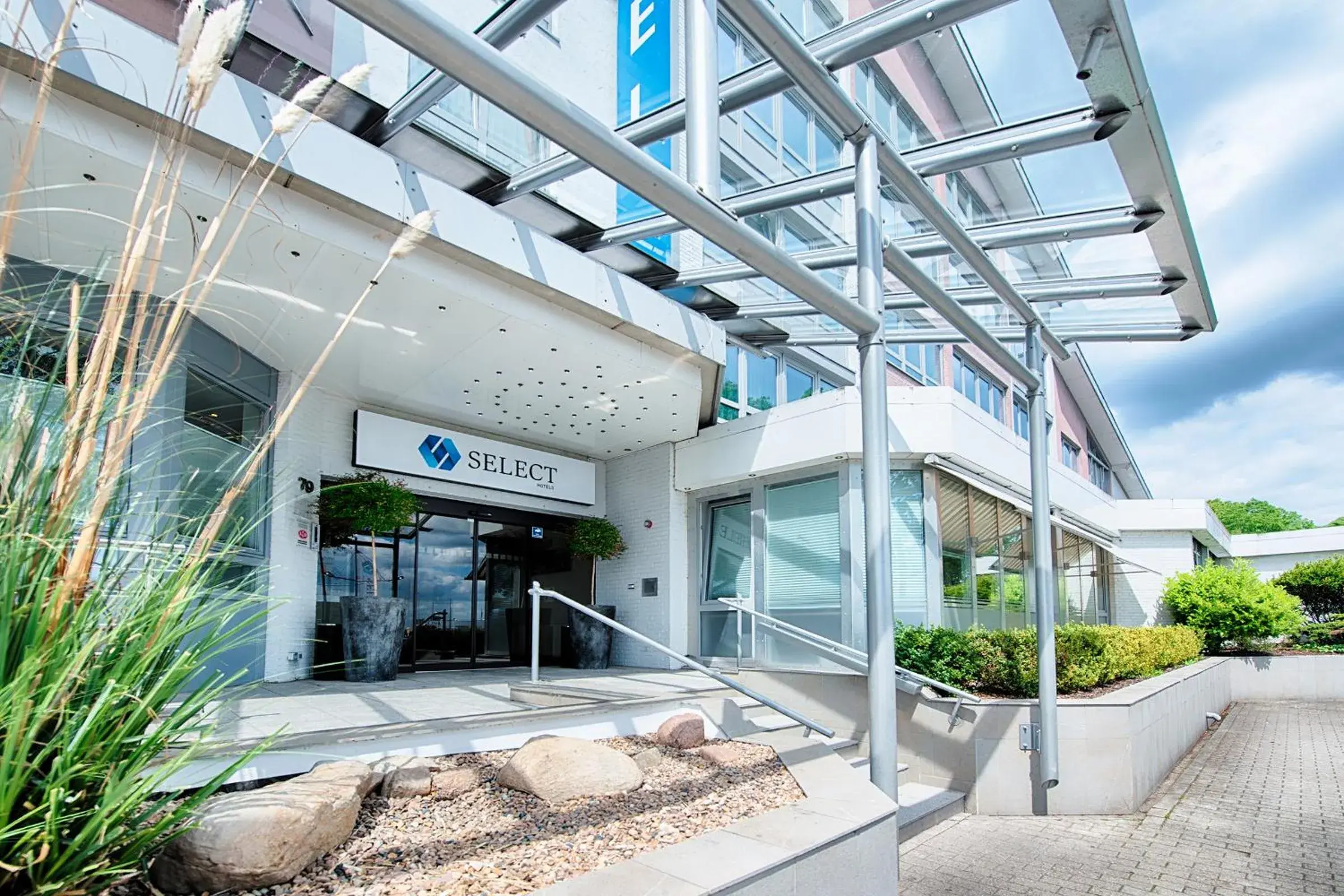 Facade/entrance in Select Hotel A1 Bremen-Stuhr Facade/entrance in Select Hotel A1 Bremen-Stuhr