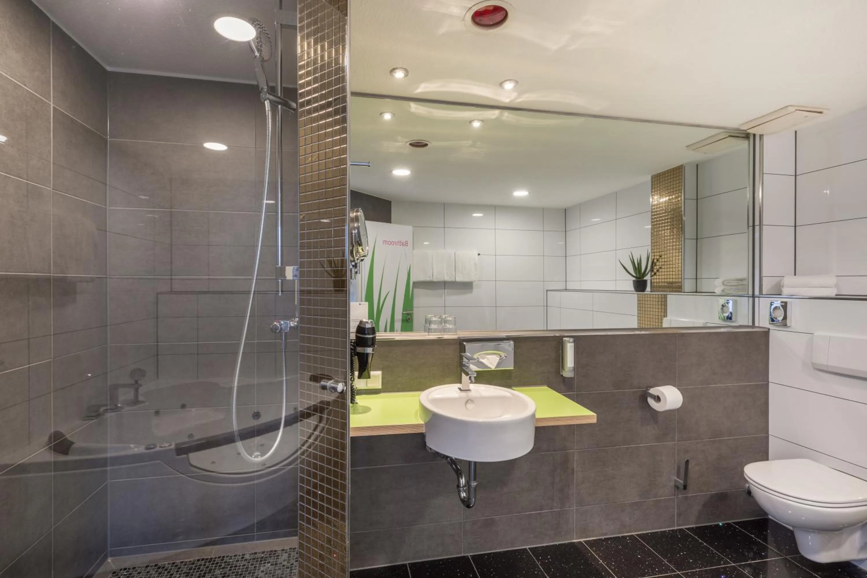 Shower in Select Hotel A1 Bremen-Stuhr