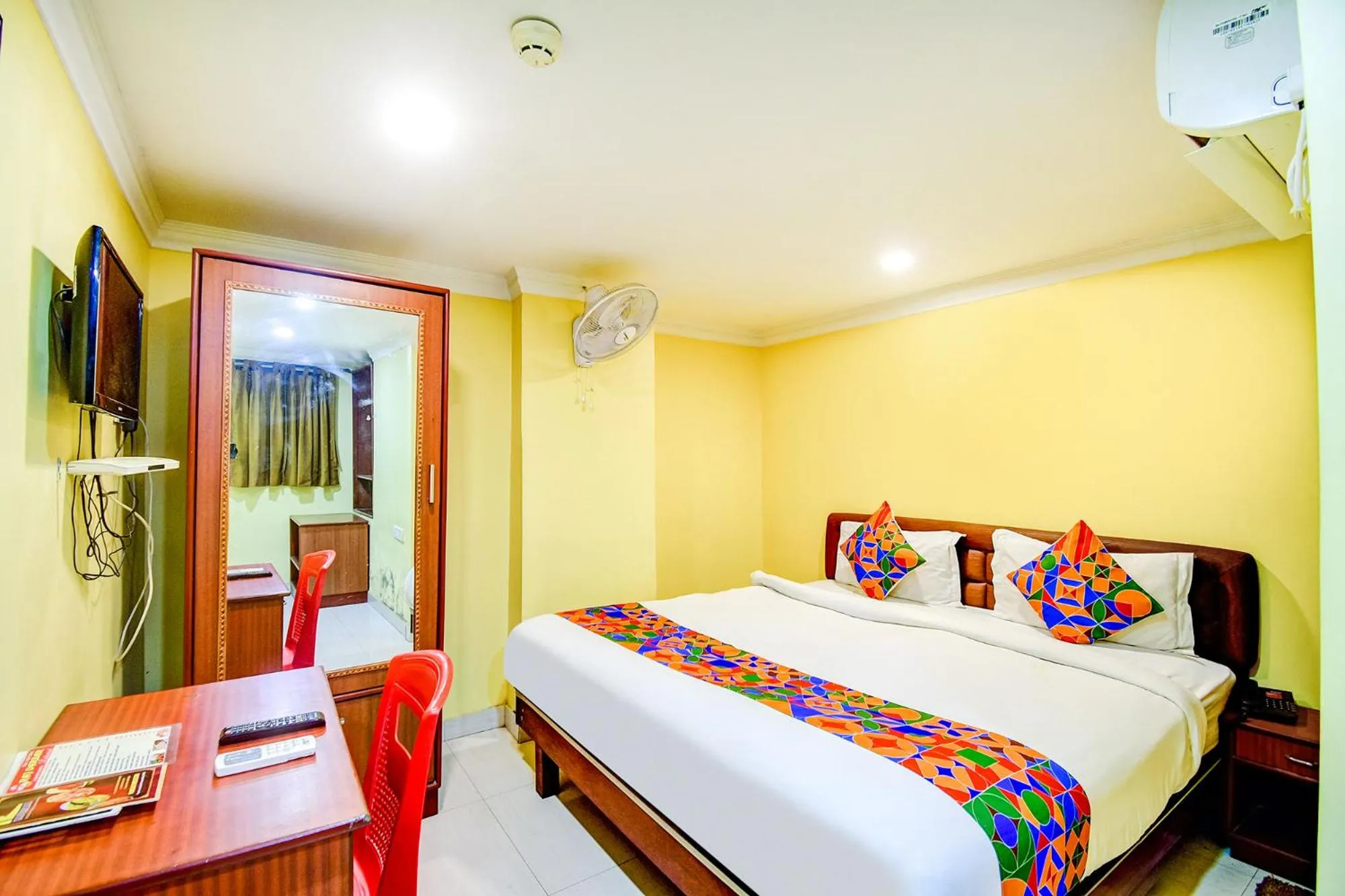 Communal lounge/ TV room, Bed in FabHotel Raj Darbar