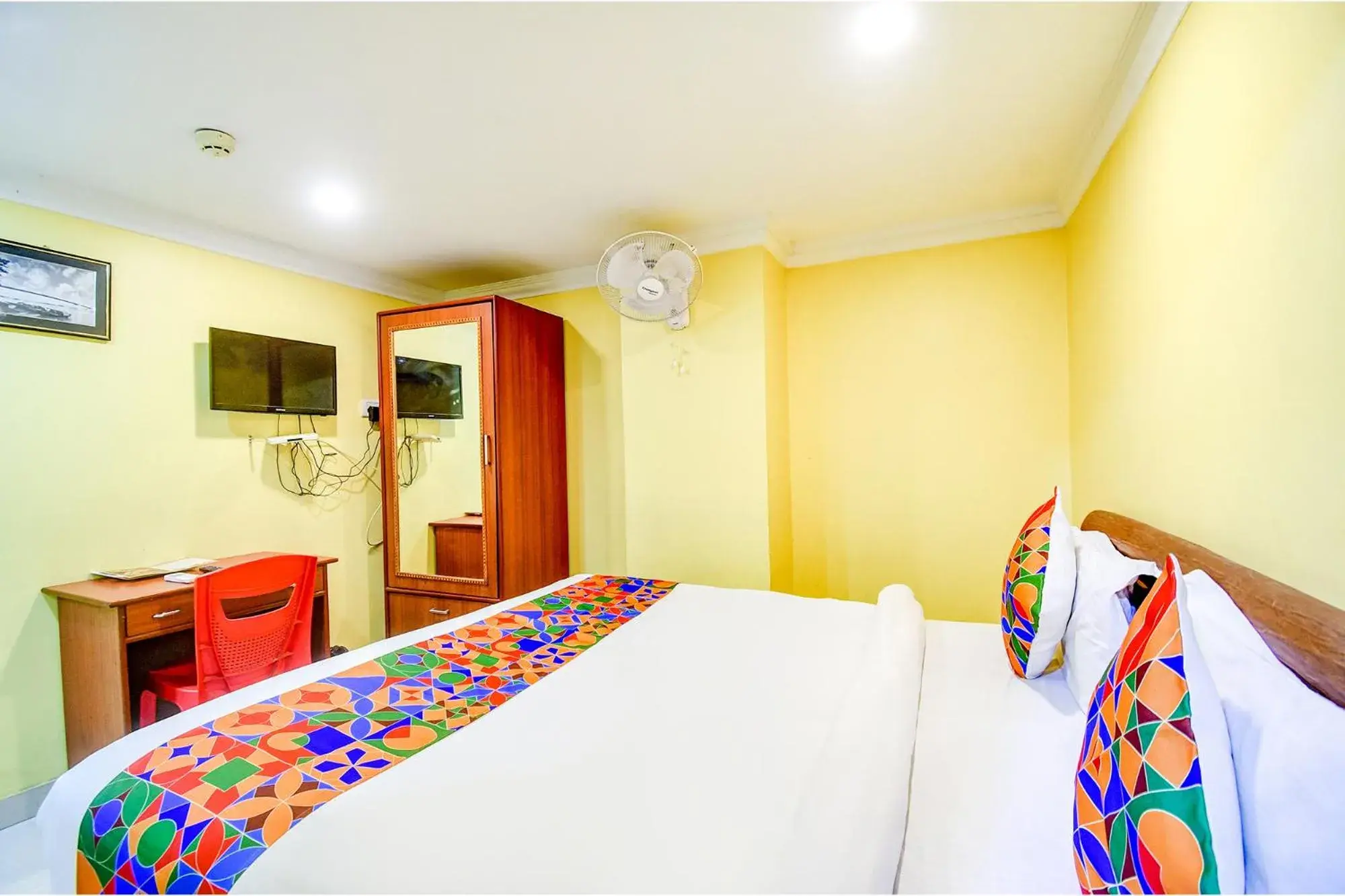 Communal lounge/ TV room, Bed in FabHotel Raj Darbar Communal lounge/ TV room, Bed in FabHotel Raj Darbar