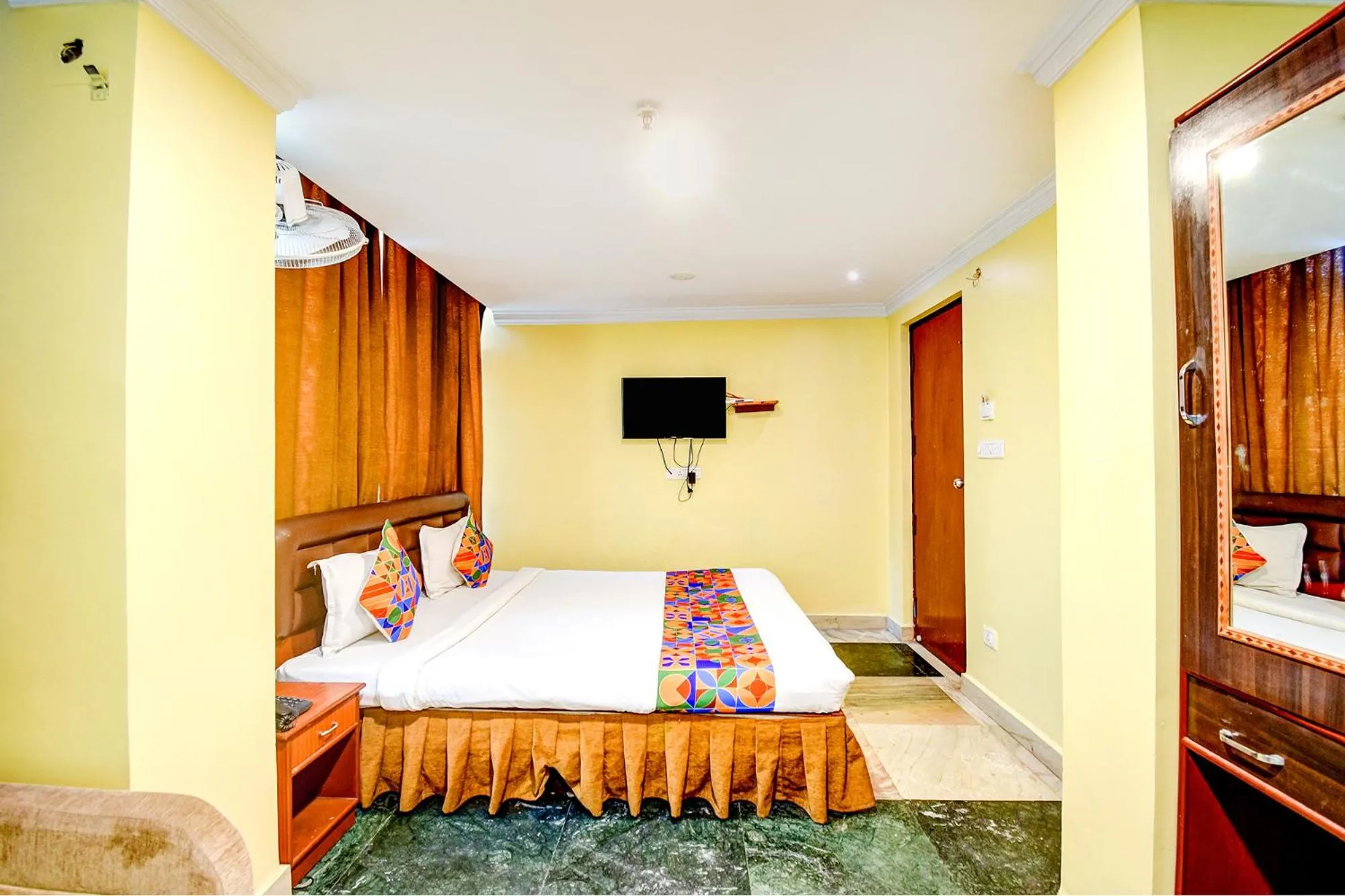 Communal lounge/ TV room, Bed in FabHotel Raj Darbar