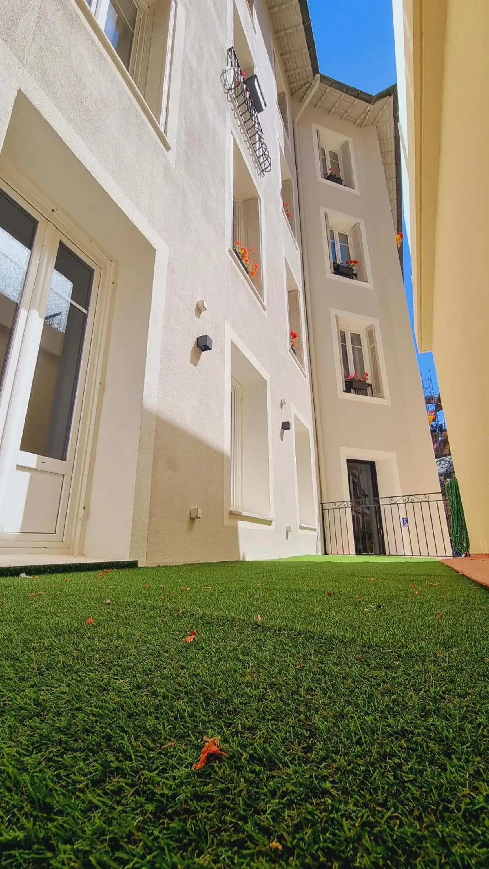 Property building in Boutique Hotel Nice Côte d'azur Property building in Boutique Hotel Nice Côte d'azur