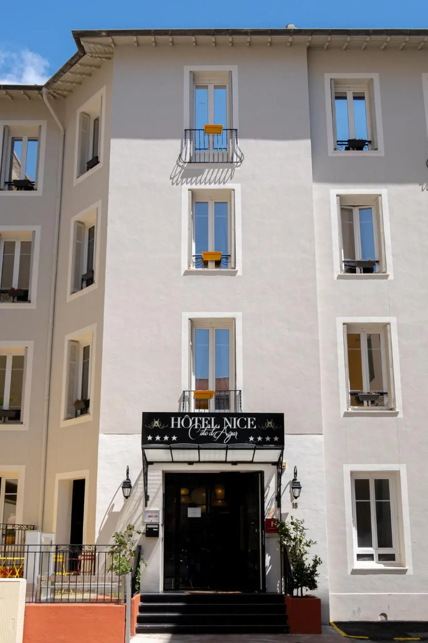 Property building in Boutique Hotel Nice Côte d'azur Property building in Boutique Hotel Nice Côte d'azur