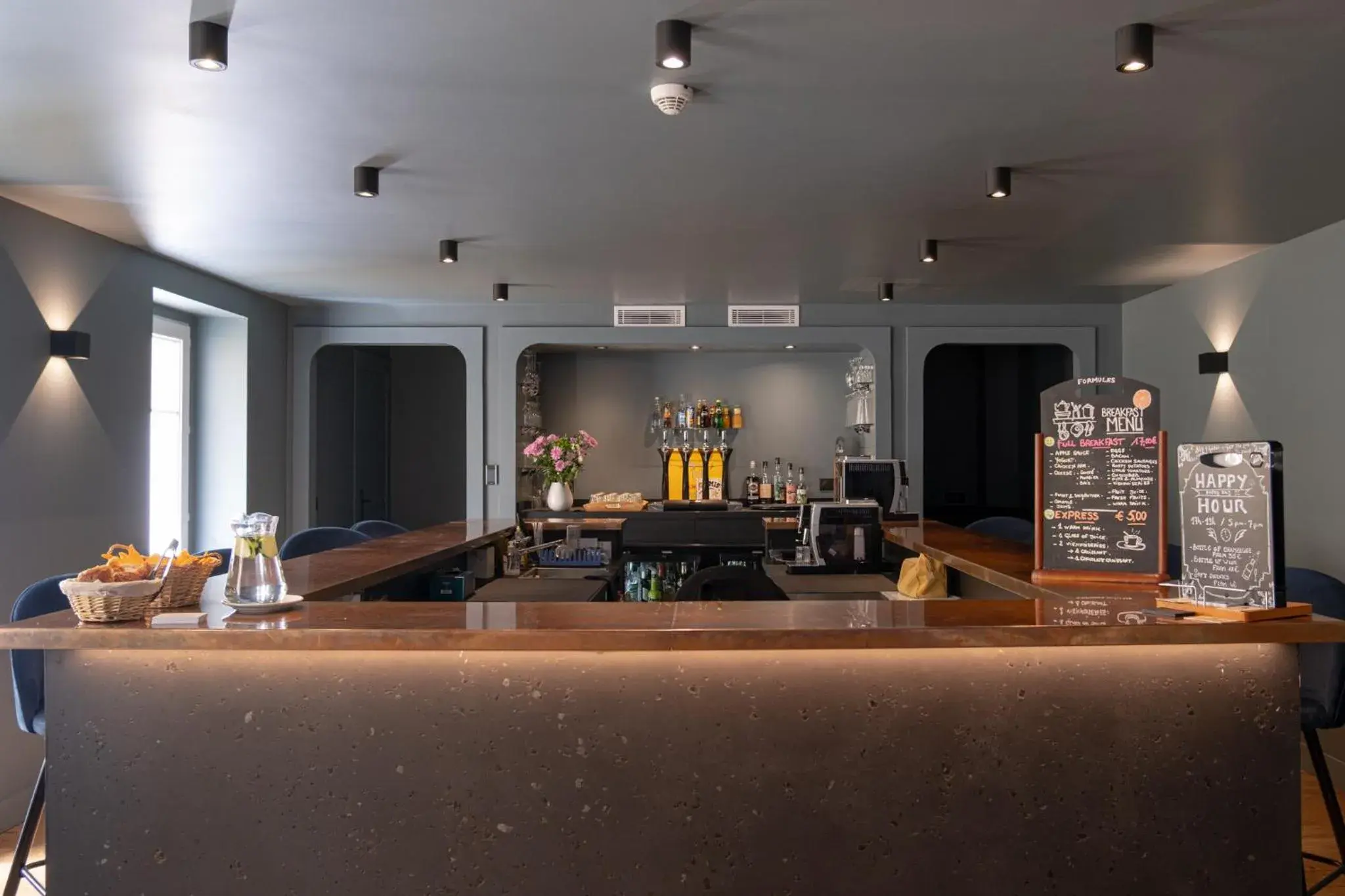 Property building in Boutique Hotel Nice Côte d'azur Property building in Boutique Hotel Nice Côte d'azur