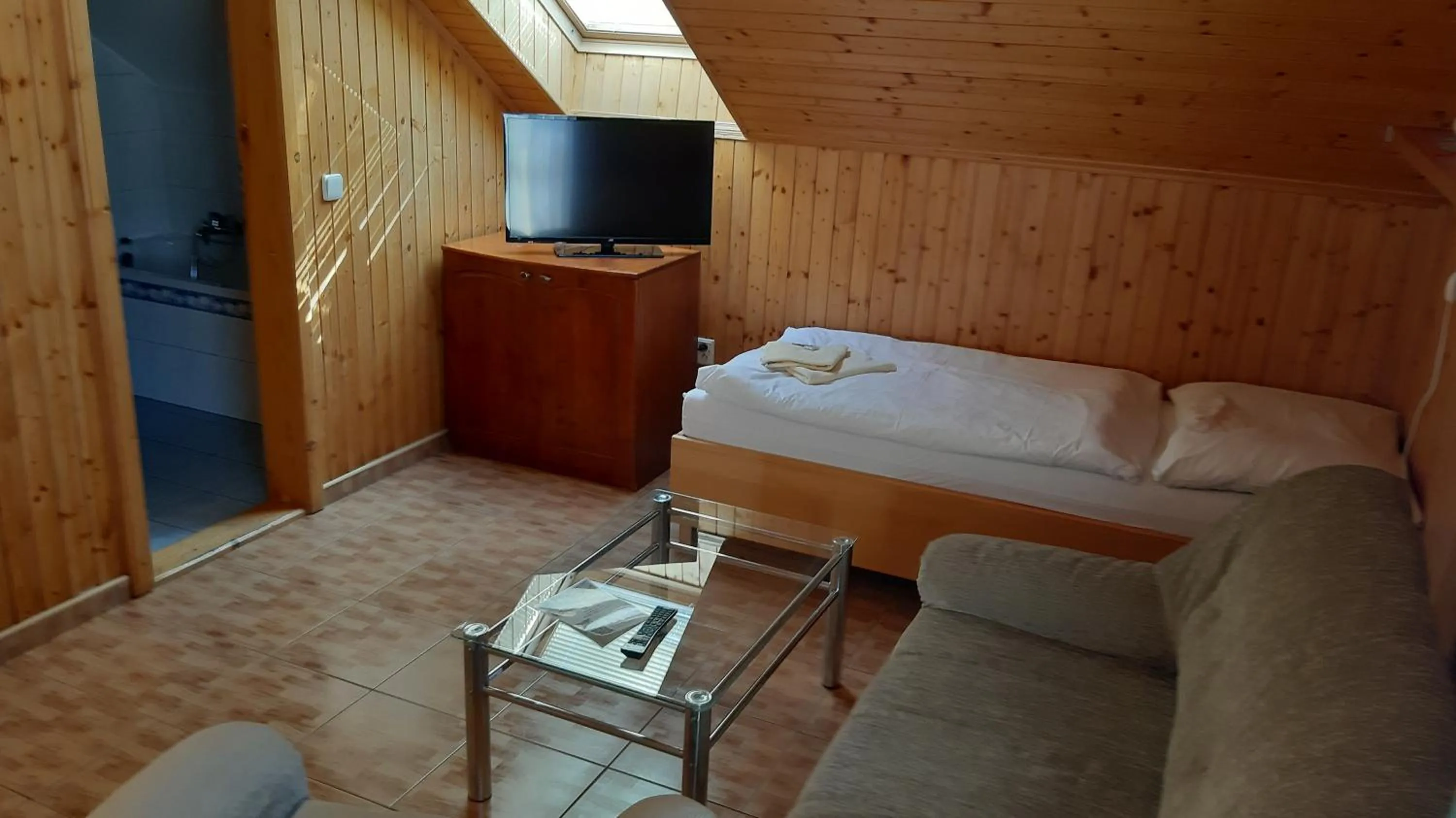 TV and multimedia, Bed in Penzión pri studničke Omastiná