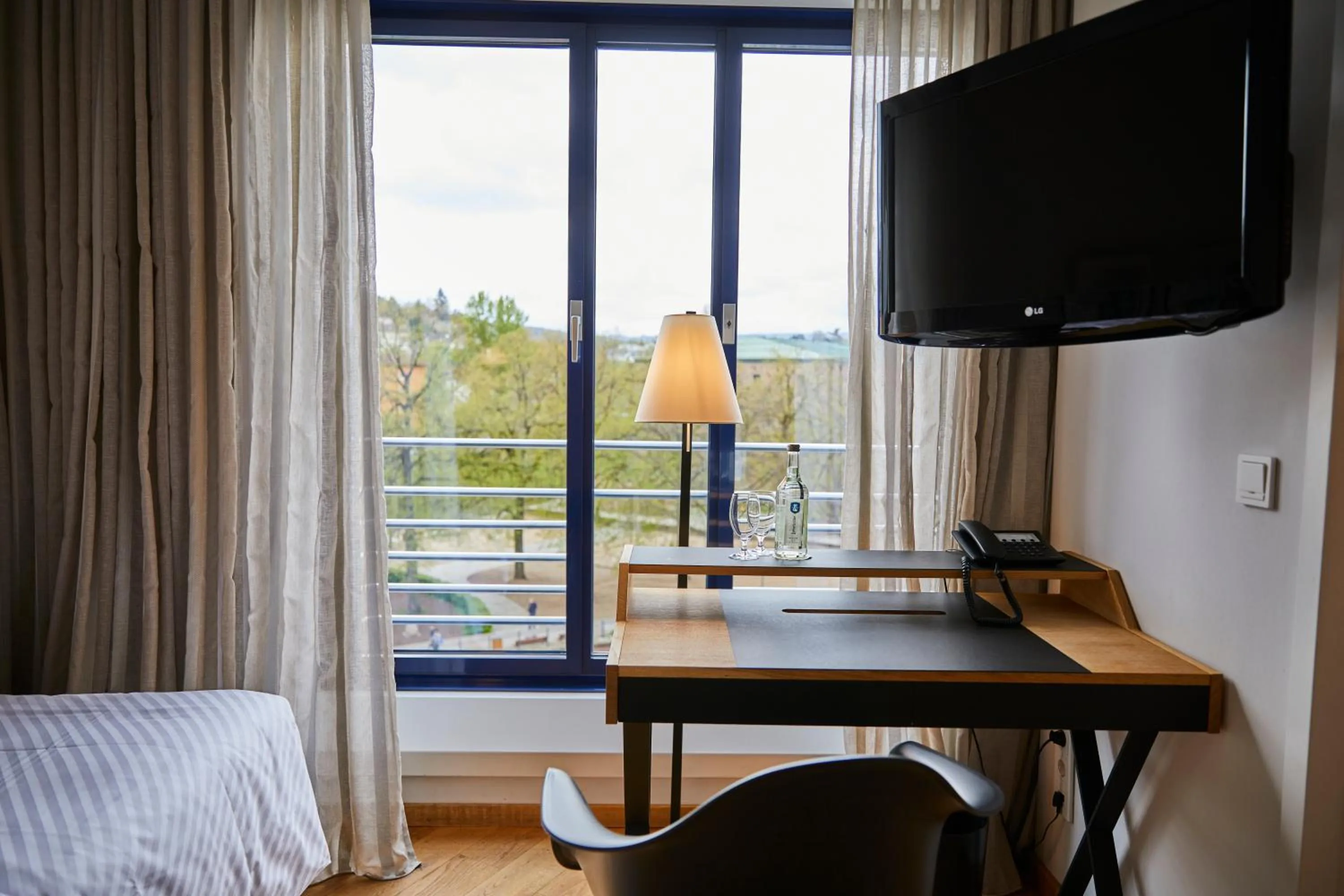 TV and multimedia, Bed in Parkhotel Pforzheim