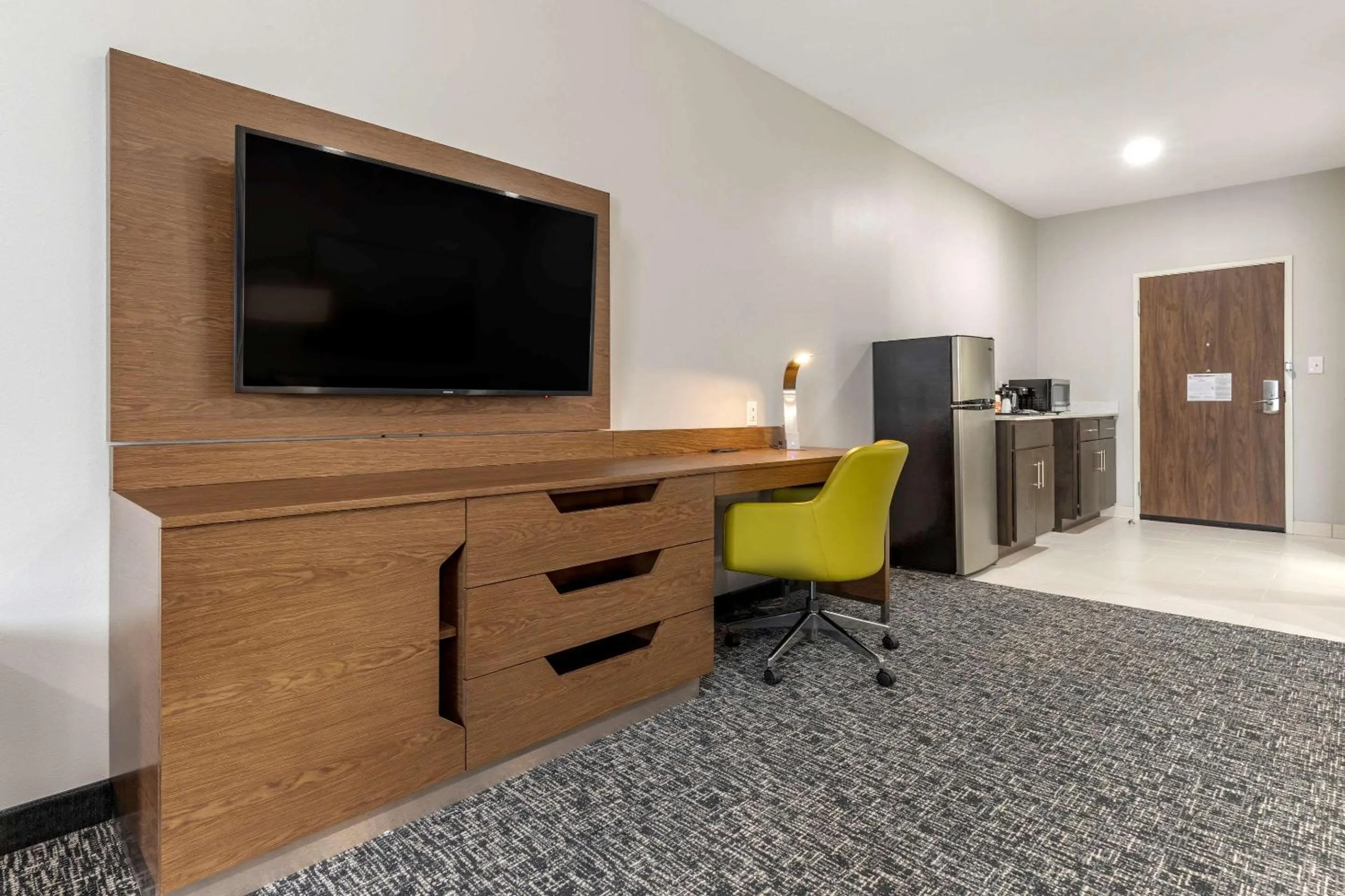 Photo of the whole room in Comfort Suites Greenville Airport