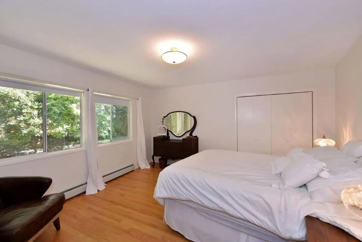 Bed in Pacific Coast Beach House by EMR Vacation Rentals