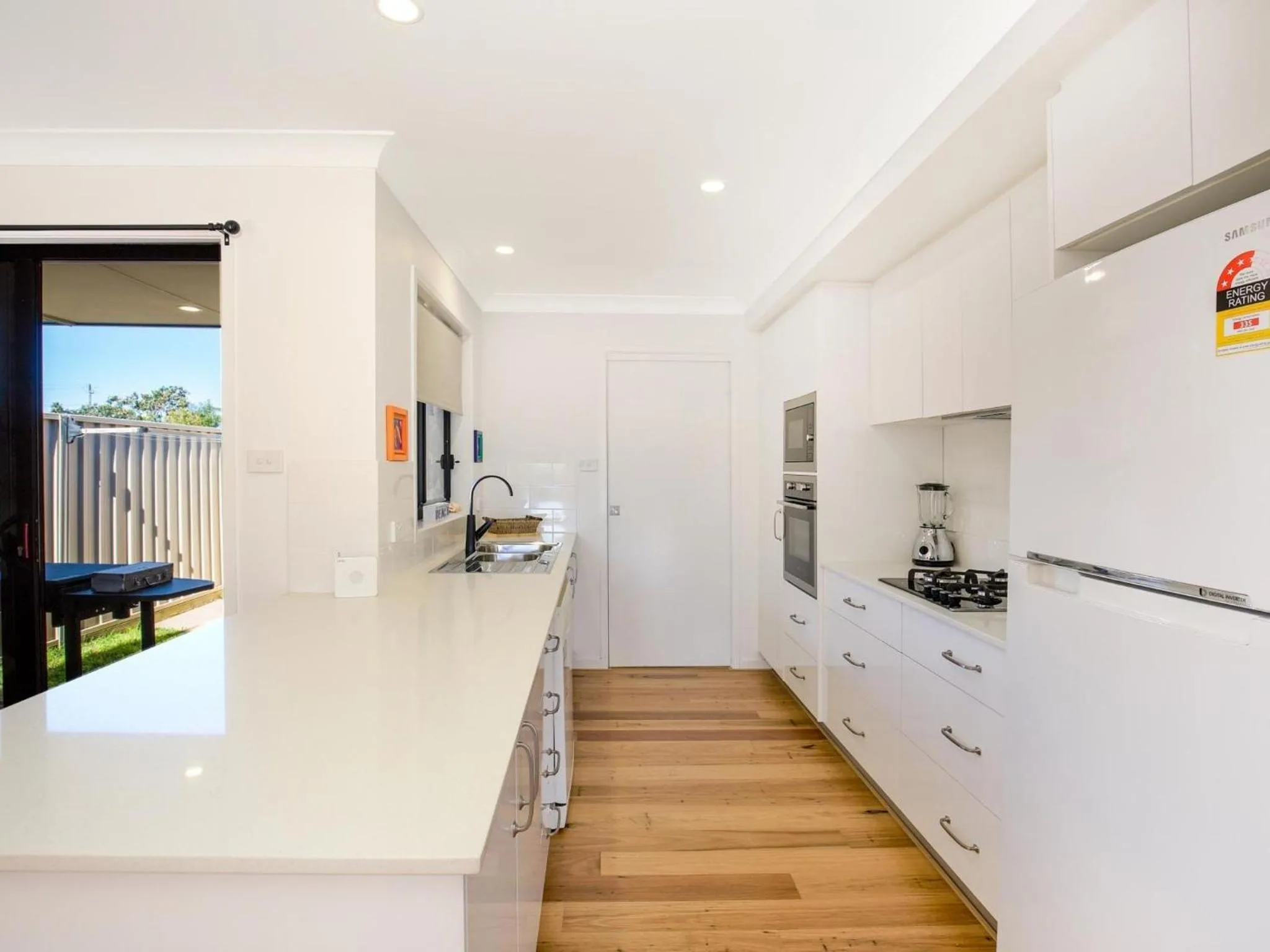 Villa Zelma I Pet Friendly I 4 Min Walk to Beach