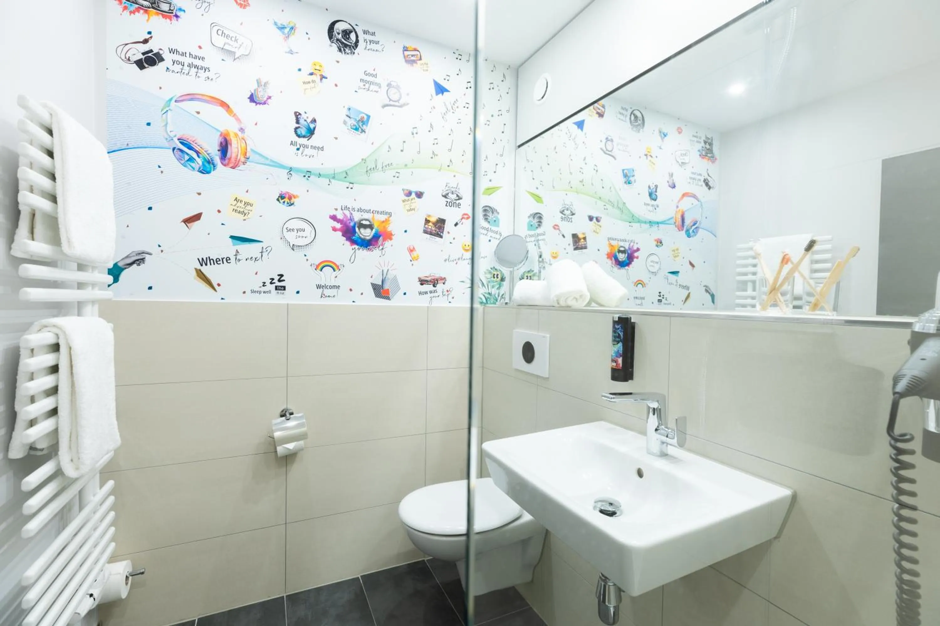 Shower in Select Hotel Crown Moenchengladbach