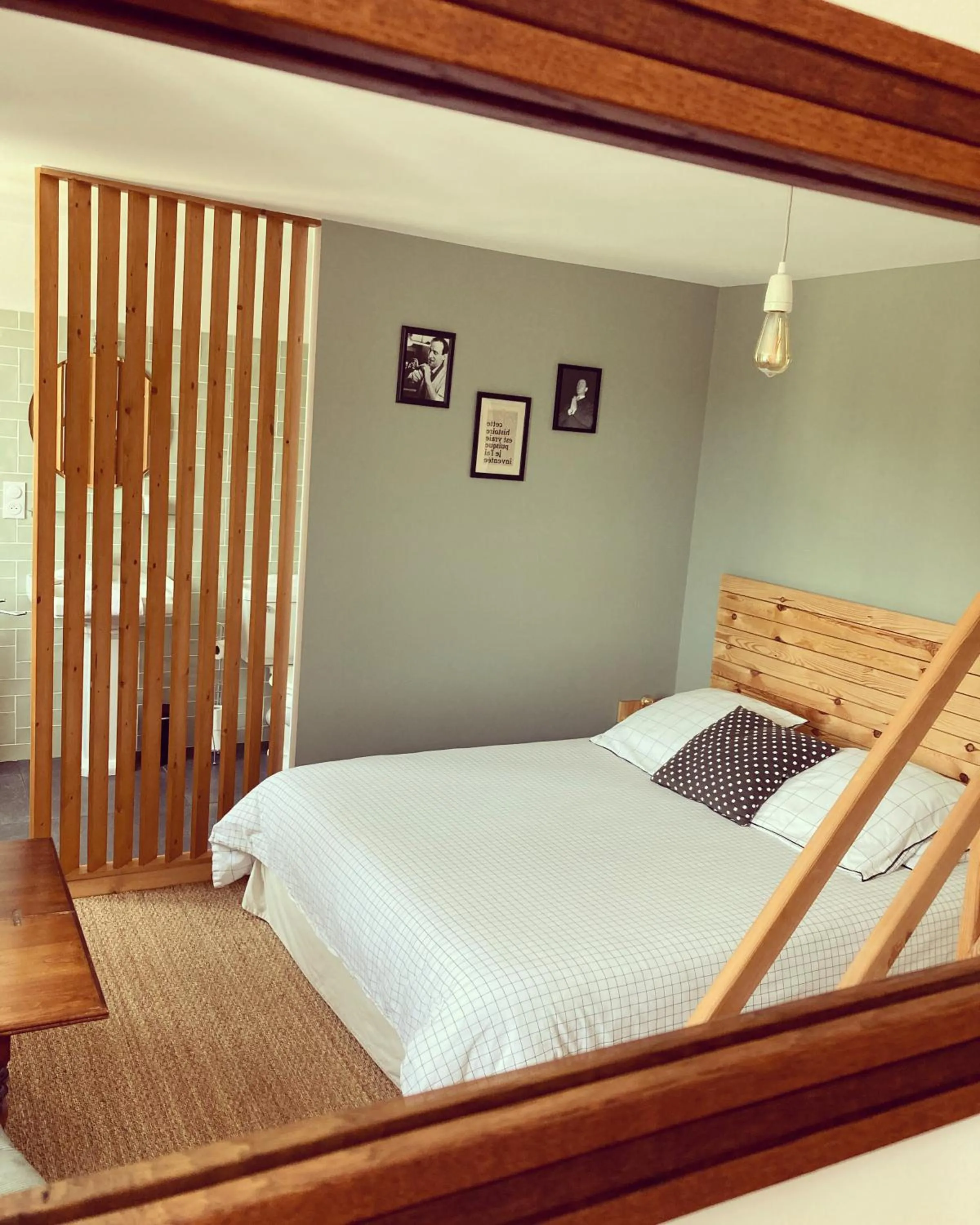 Photo of the whole room in Léhontine