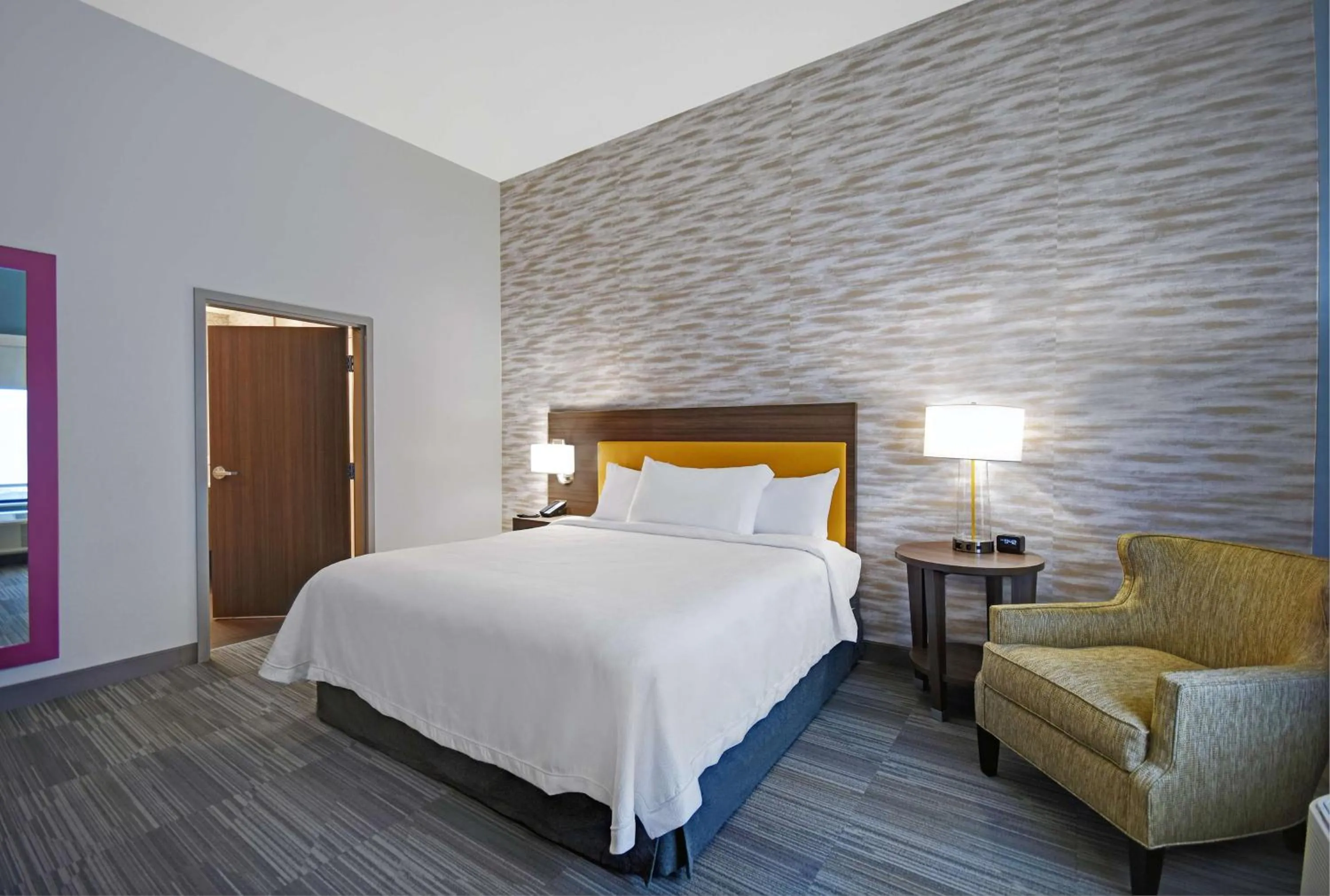 Bed in Home2 Suites By Hilton Springdale Cincinnati