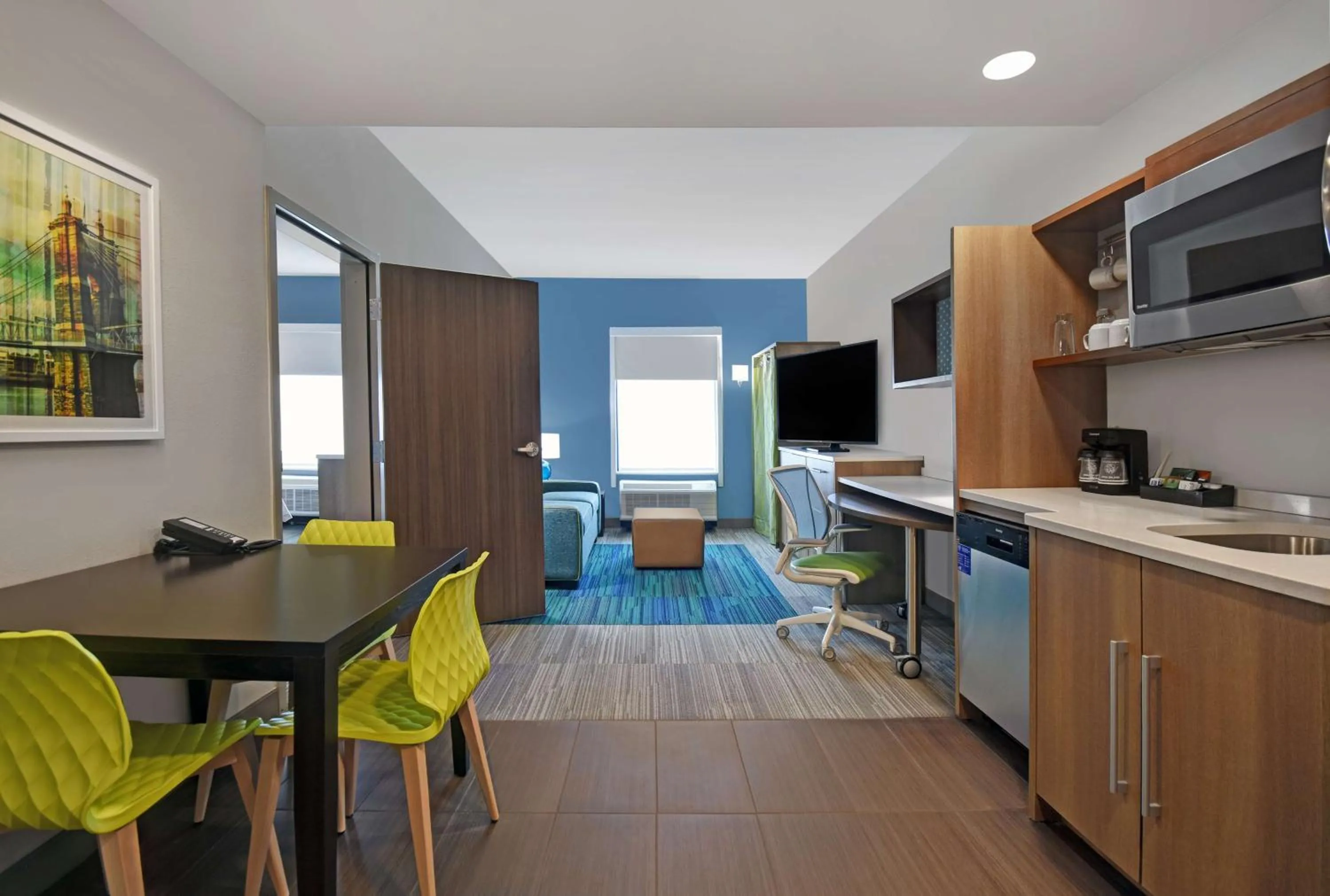 Kitchen or kitchenette in Home2 Suites By Hilton Springdale Cincinnati