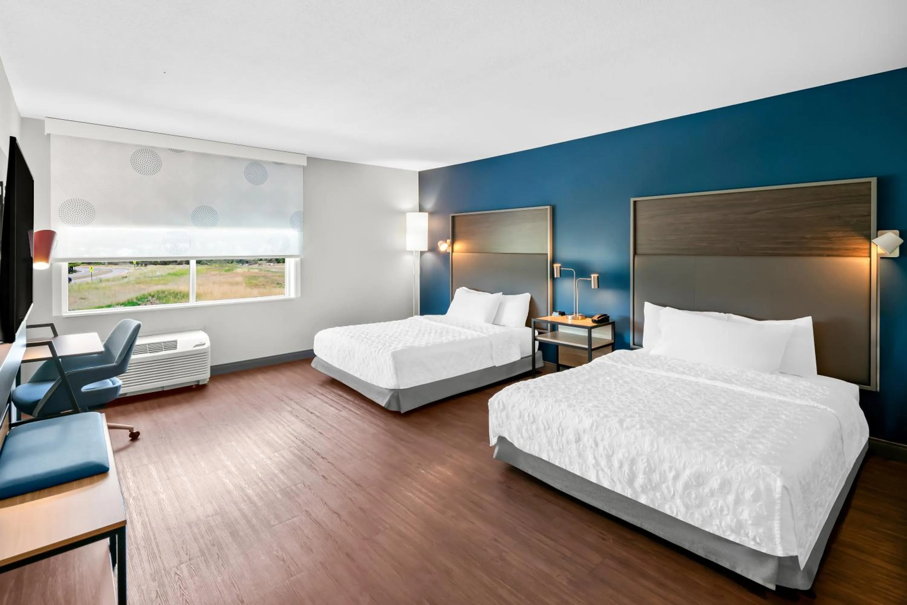 Bedroom, Bed in Tru By Hilton Spokane Valley, Wa