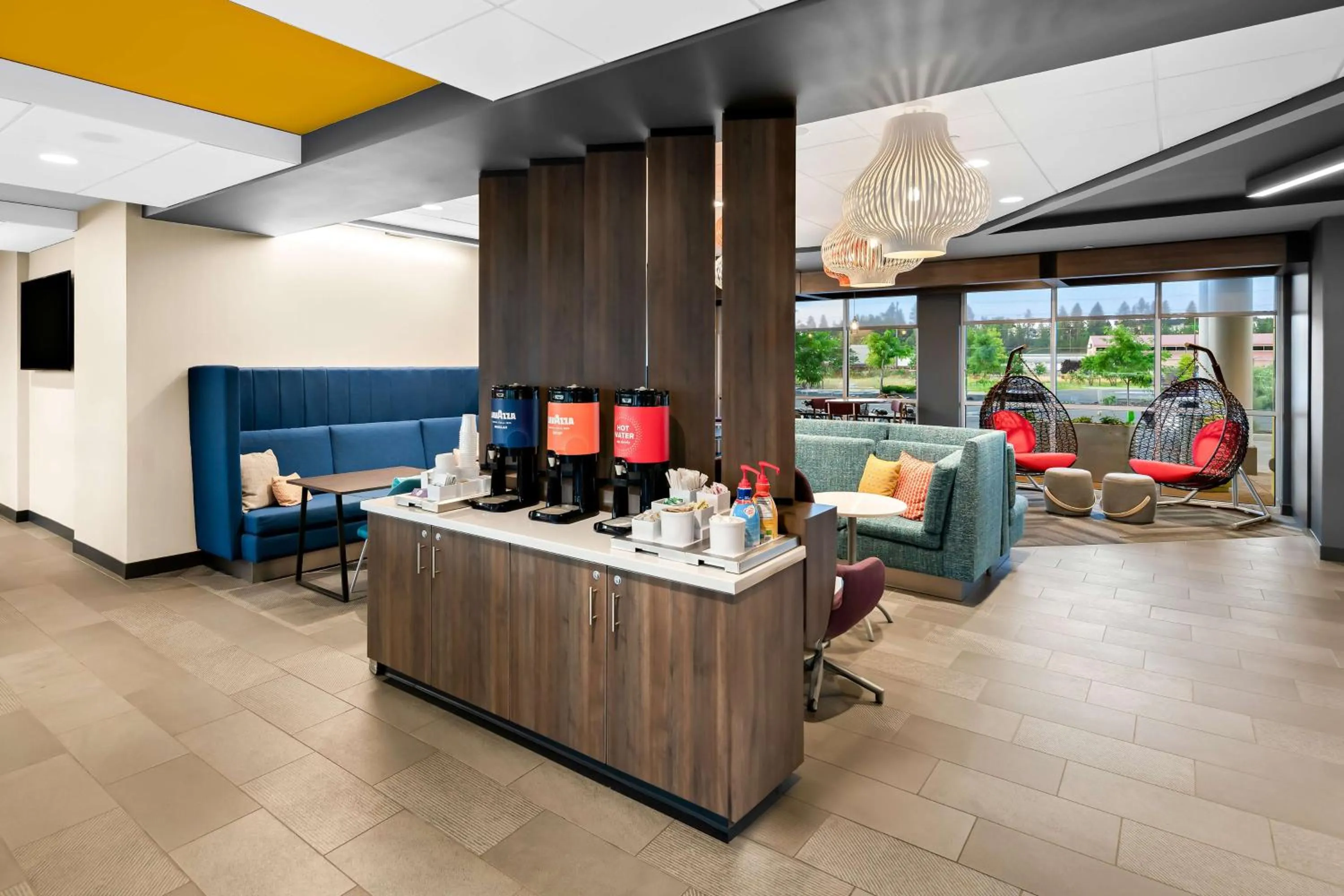 Dining area in Tru By Hilton Spokane Valley, Wa