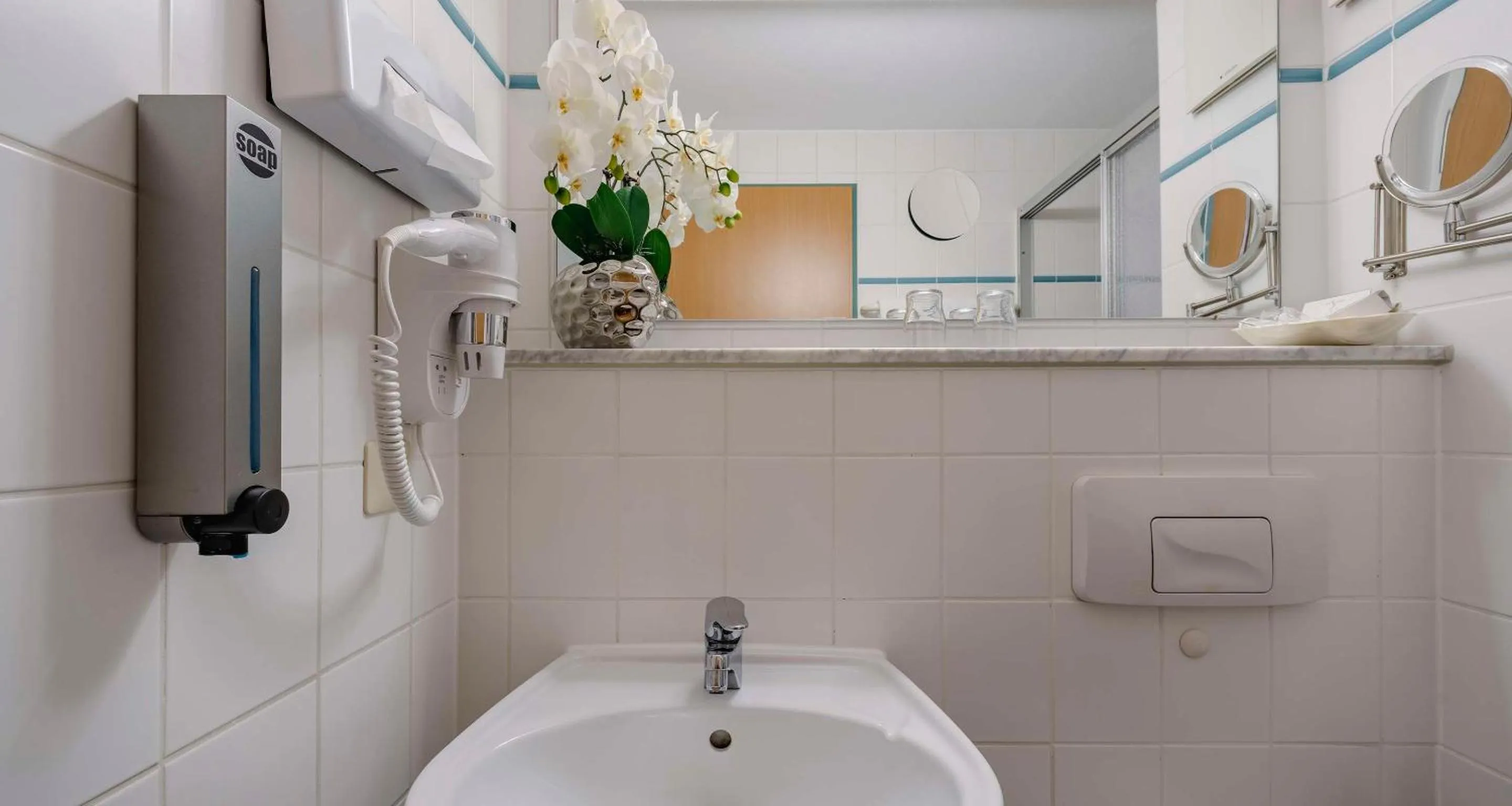 Bathroom in PLAZA INN Blankenburg Ditzingen, Sure Hotel Collection