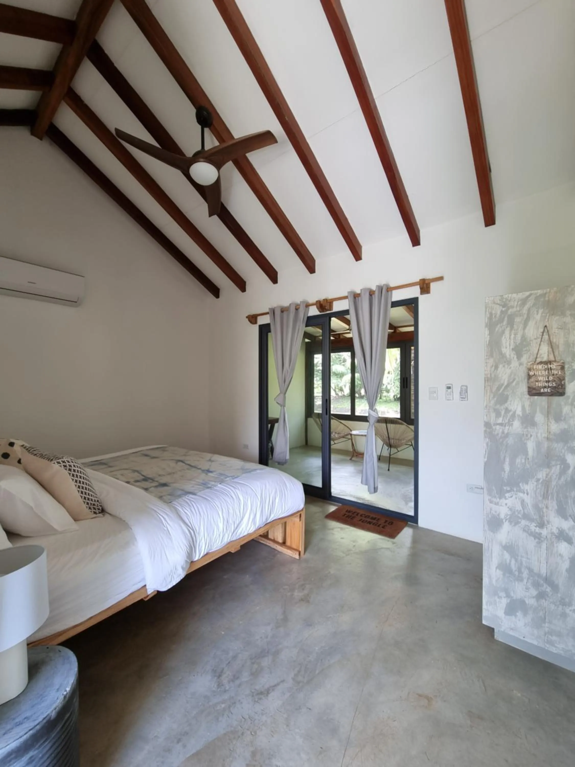 Patio, Bed in Catalina's Hideaway