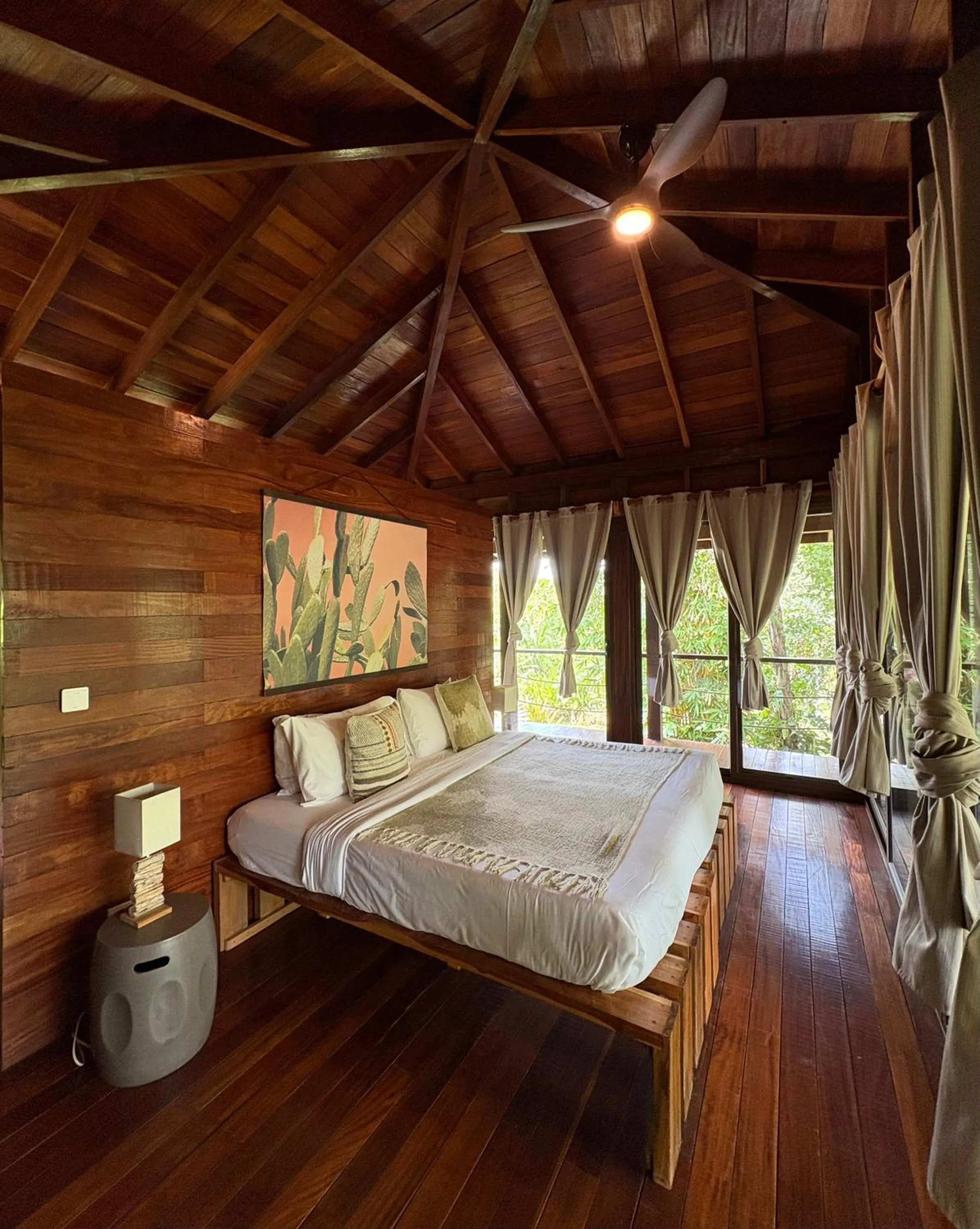 Bed in Catalina's Hideaway