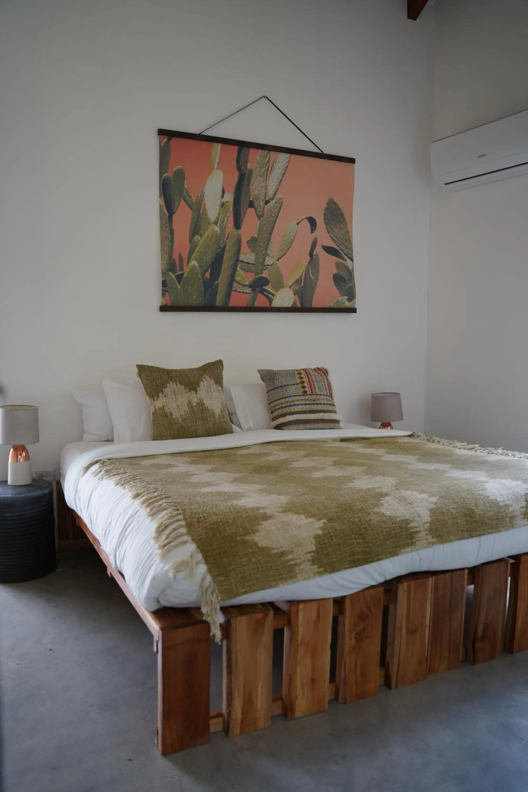 Bed in Catalina's Hideaway