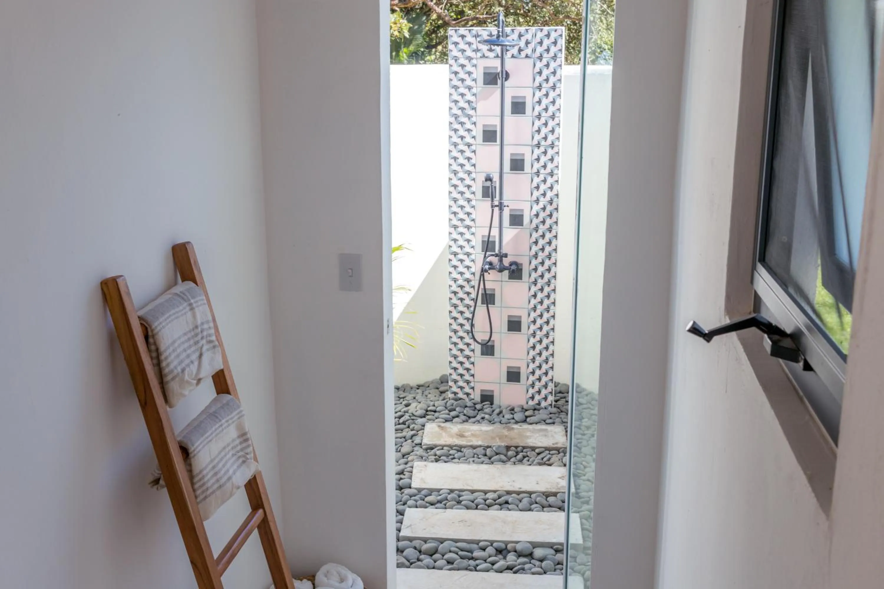 Shower in Catalina's Hideaway