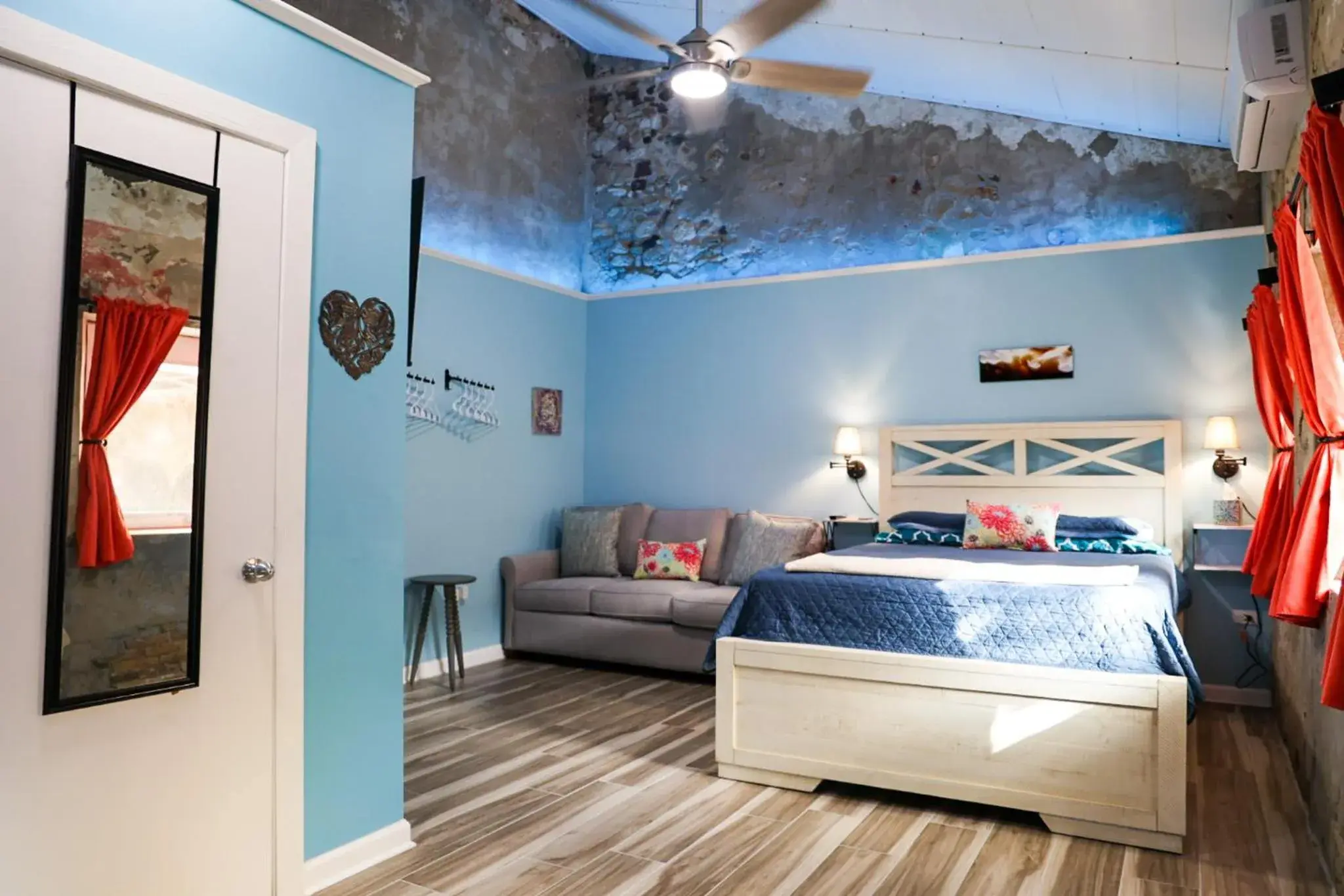 Seating area, Bed in Victoria House Seating area, Bed in Victoria House