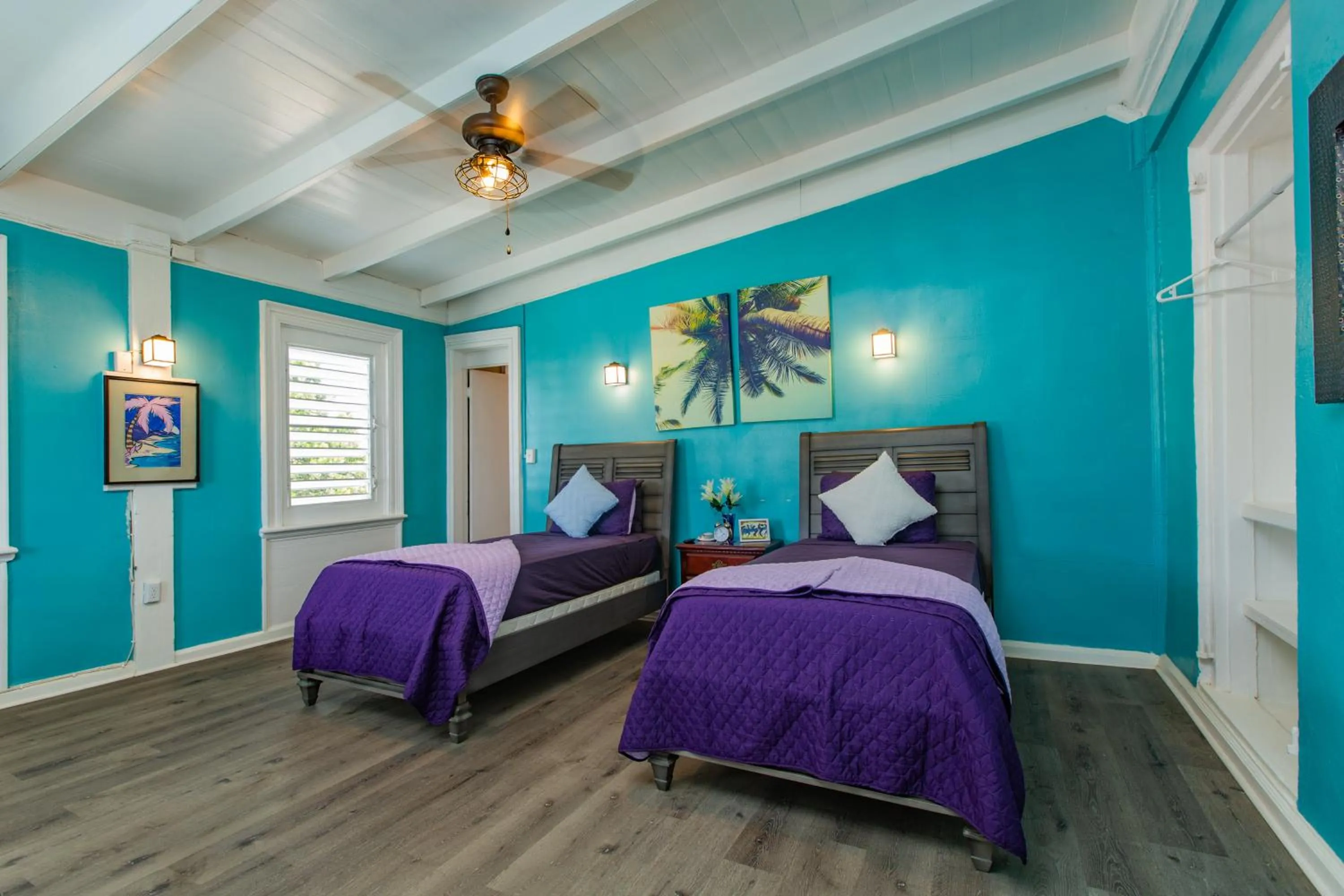 Photo of the whole room, Bed in Victoria House