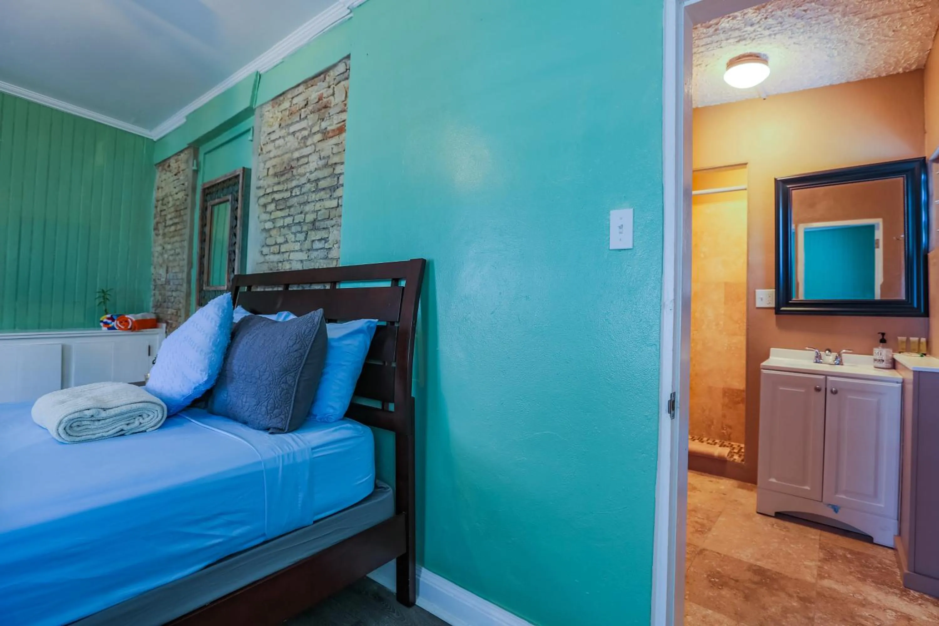 Bedroom, Bed in Victoria House