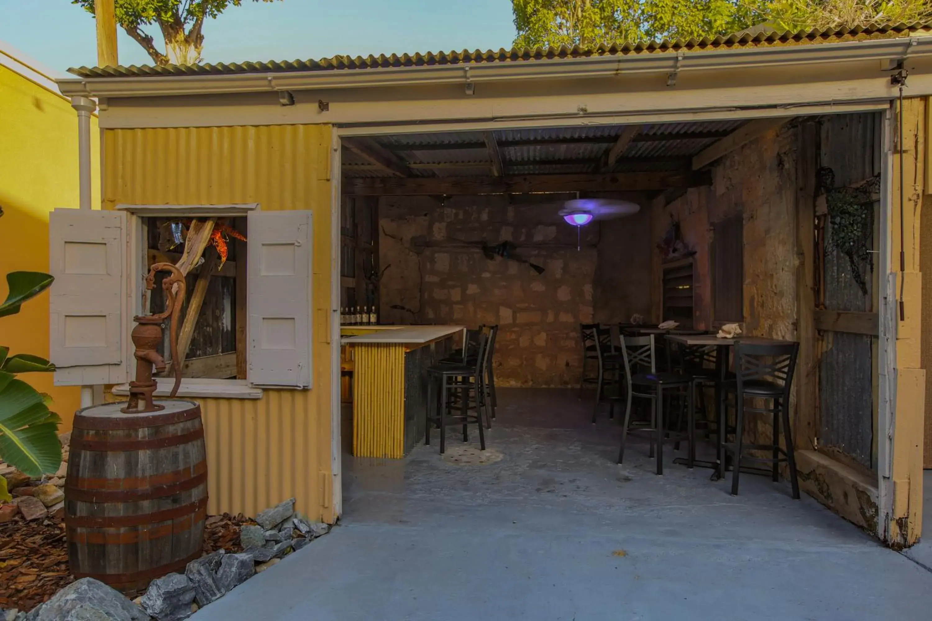 Lounge or bar in Victoria House Lounge or bar in Victoria House