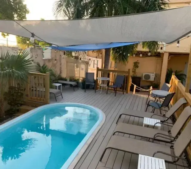 Swimming pool in Victoria House Swimming pool in Victoria House