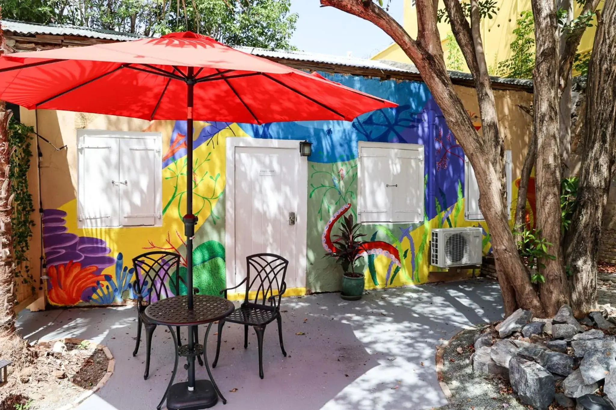 Property building in Victoria House Property building in Victoria House