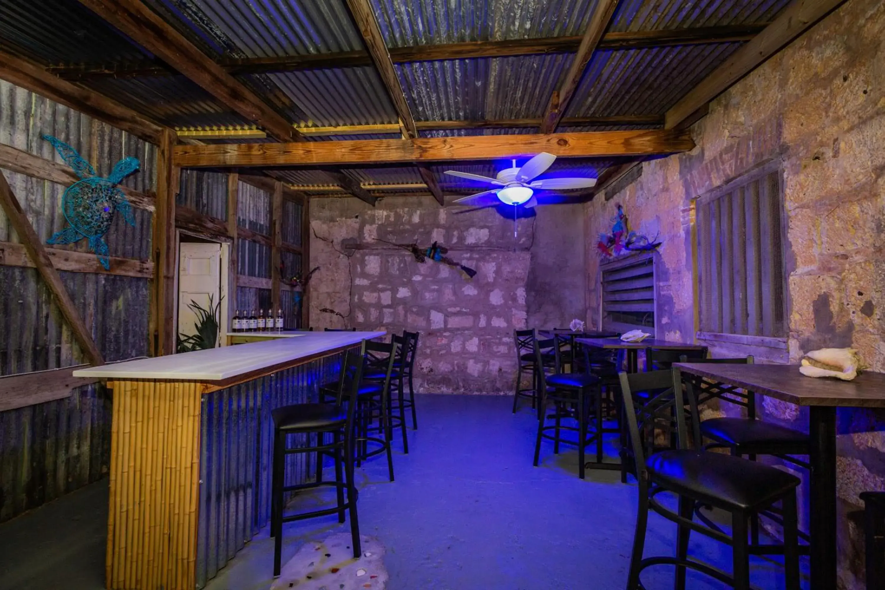 Lounge or bar in Victoria House Lounge or bar in Victoria House