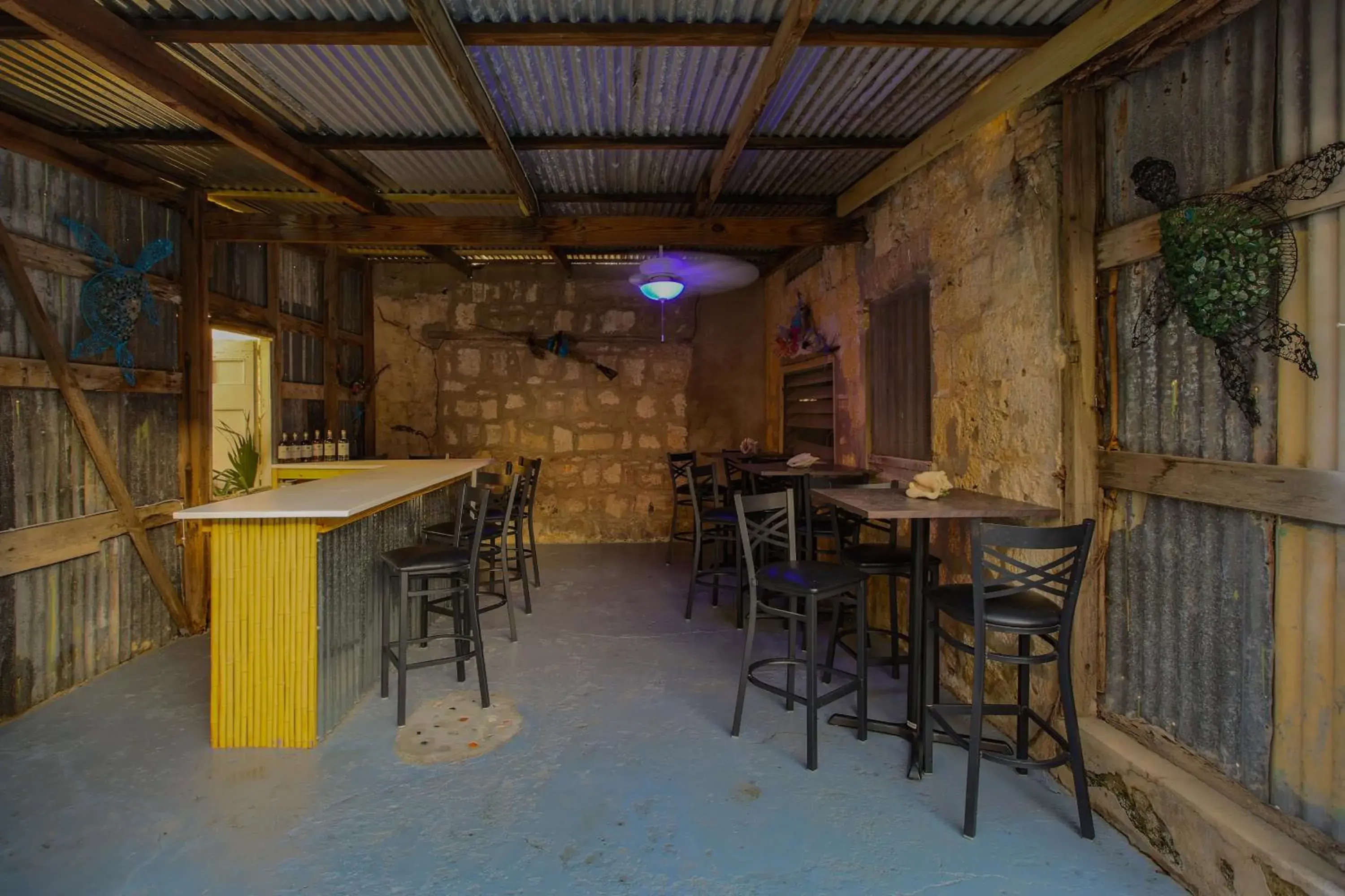 Lounge or bar in Victoria House Lounge or bar in Victoria House