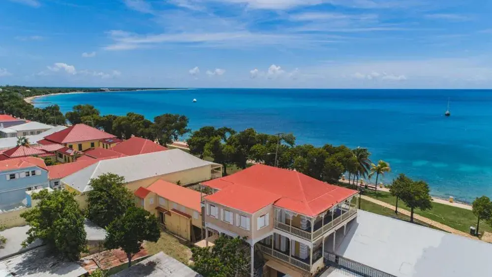 Property building in Victoria House Property building in Victoria House
