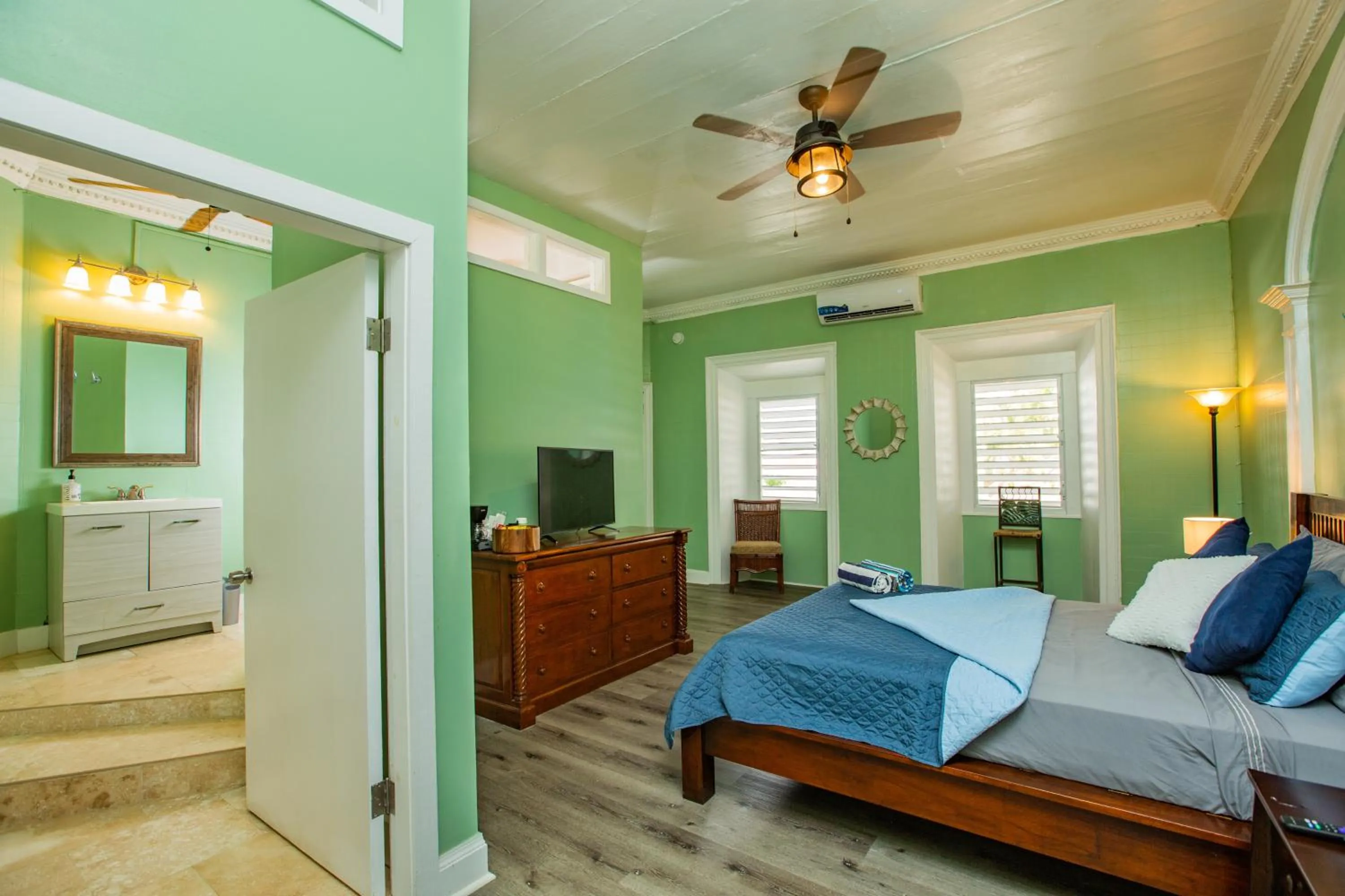 Bedroom, Bed in Victoria House