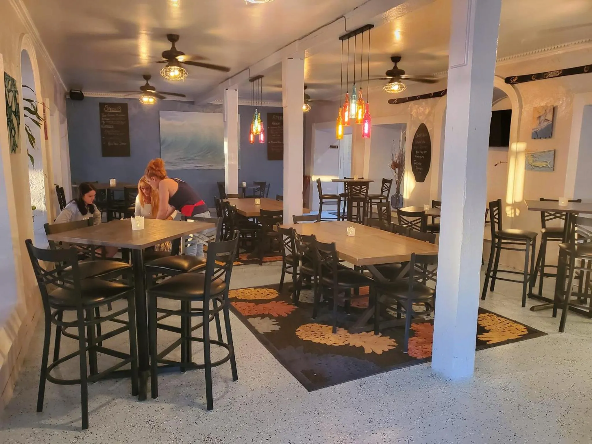 Restaurant/places to eat in Victoria House