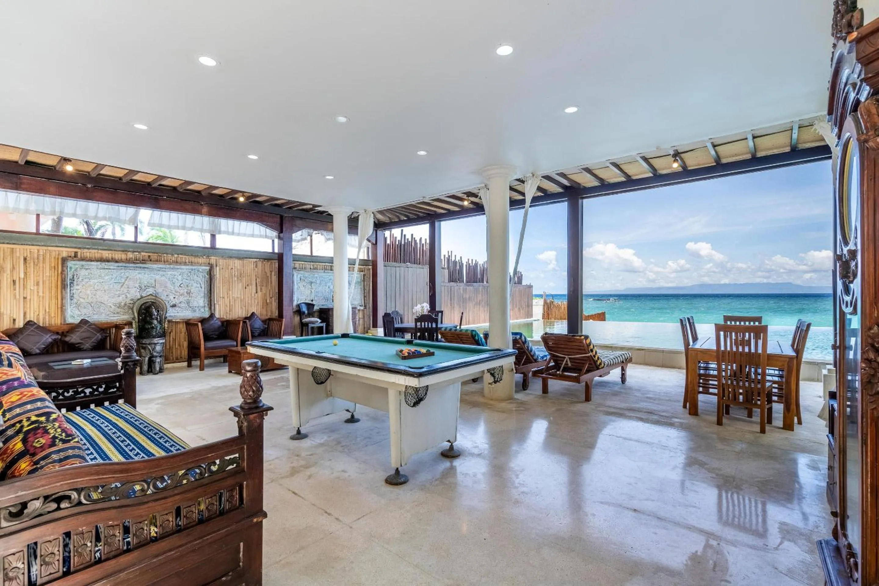 Billiard in The Village of Angels