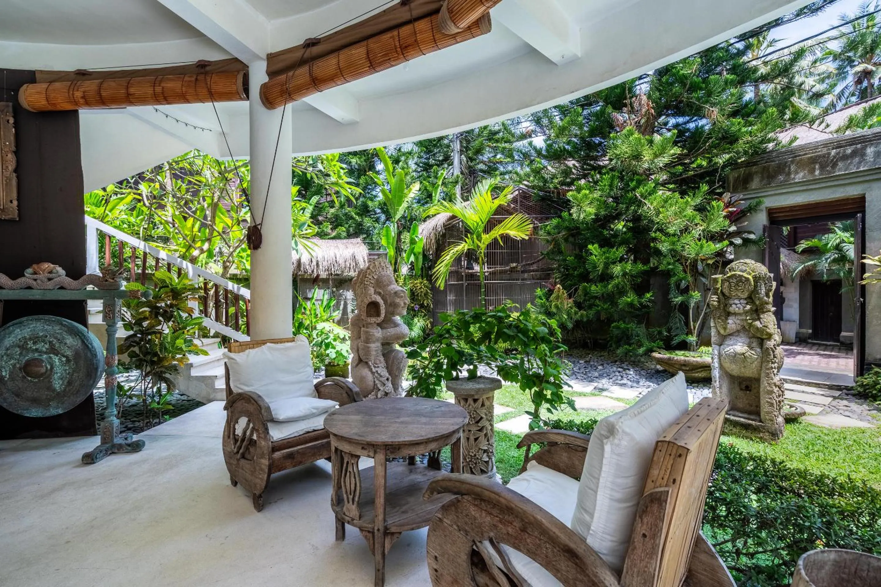 Restaurant/places to eat in The Village of Angels