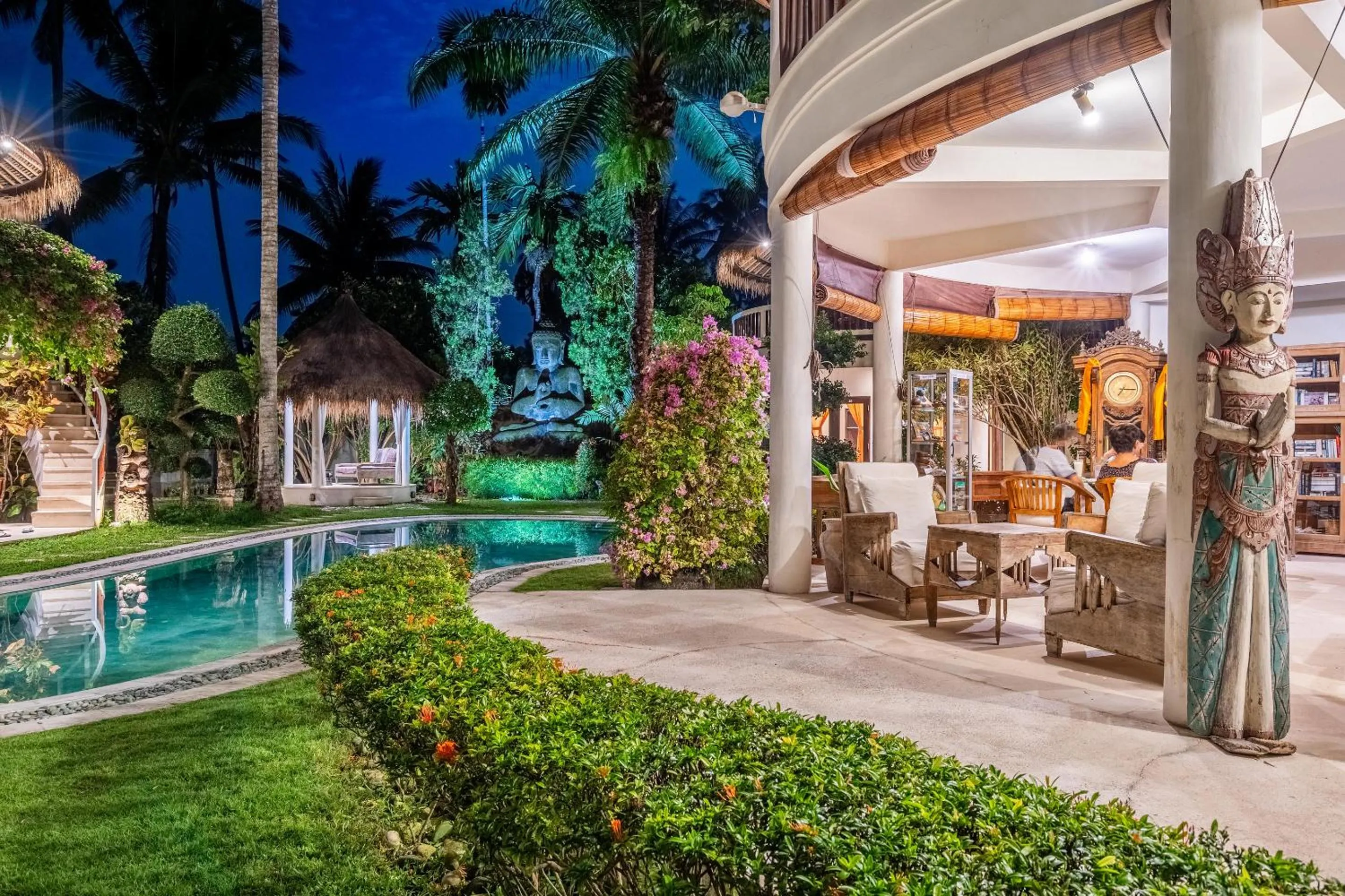 Restaurant/places to eat in The Village of Angels