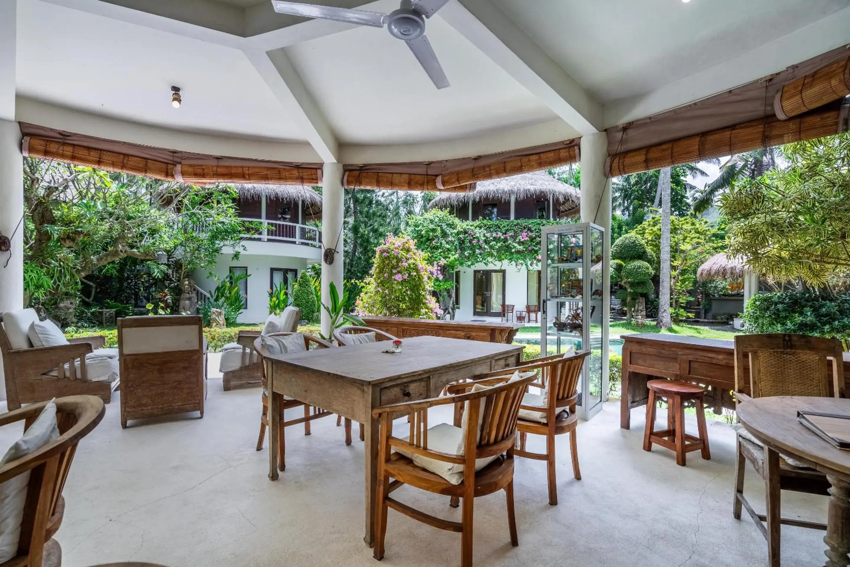 Restaurant/places to eat in The Village of Angels Restaurant/places to eat in The Village of Angels