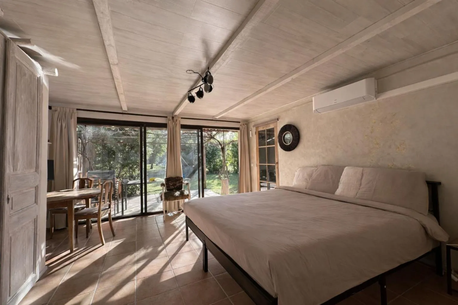 Photo of the whole room, Bed in Mas la Provence