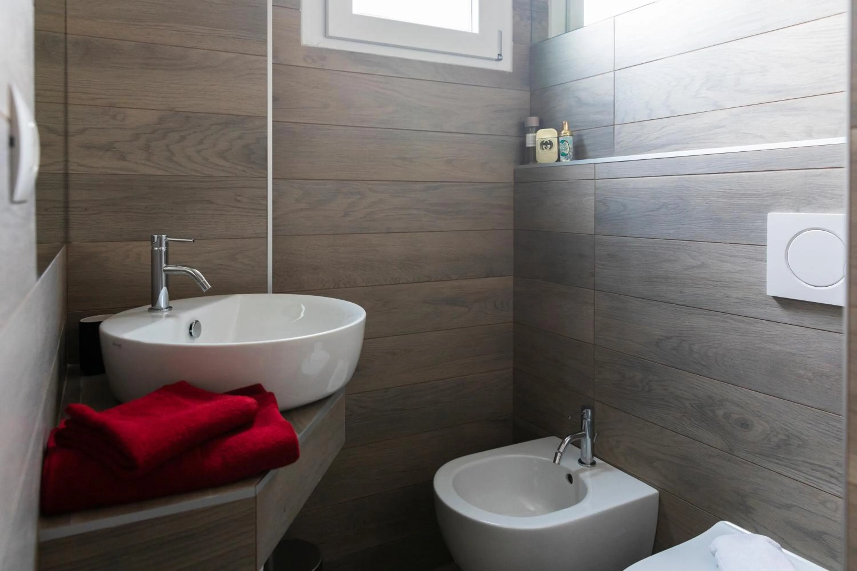 Bathroom in LA PICCOLA PERLA - Repubblica/Central Station