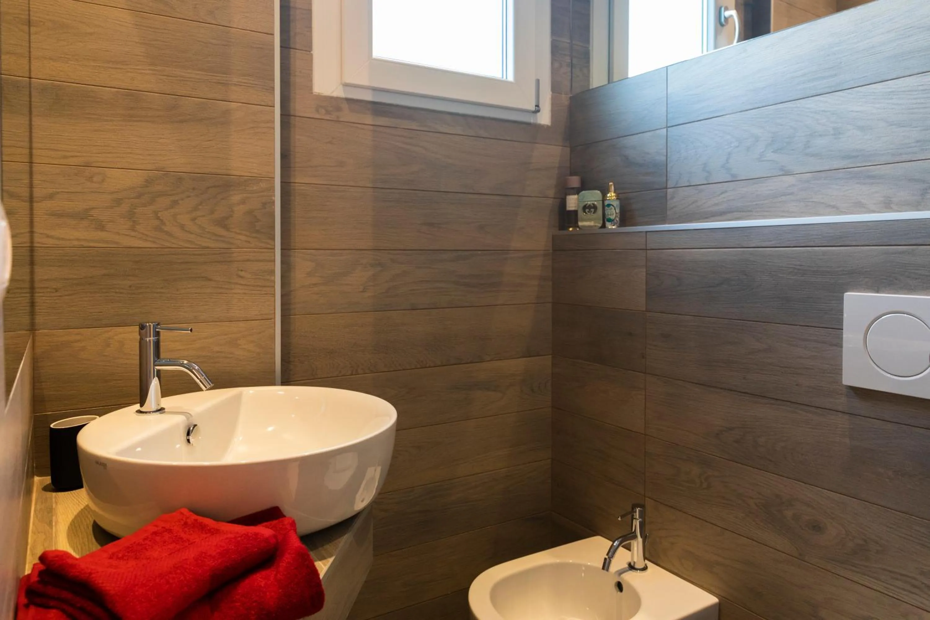 Bathroom in LA PICCOLA PERLA - Repubblica/Central Station