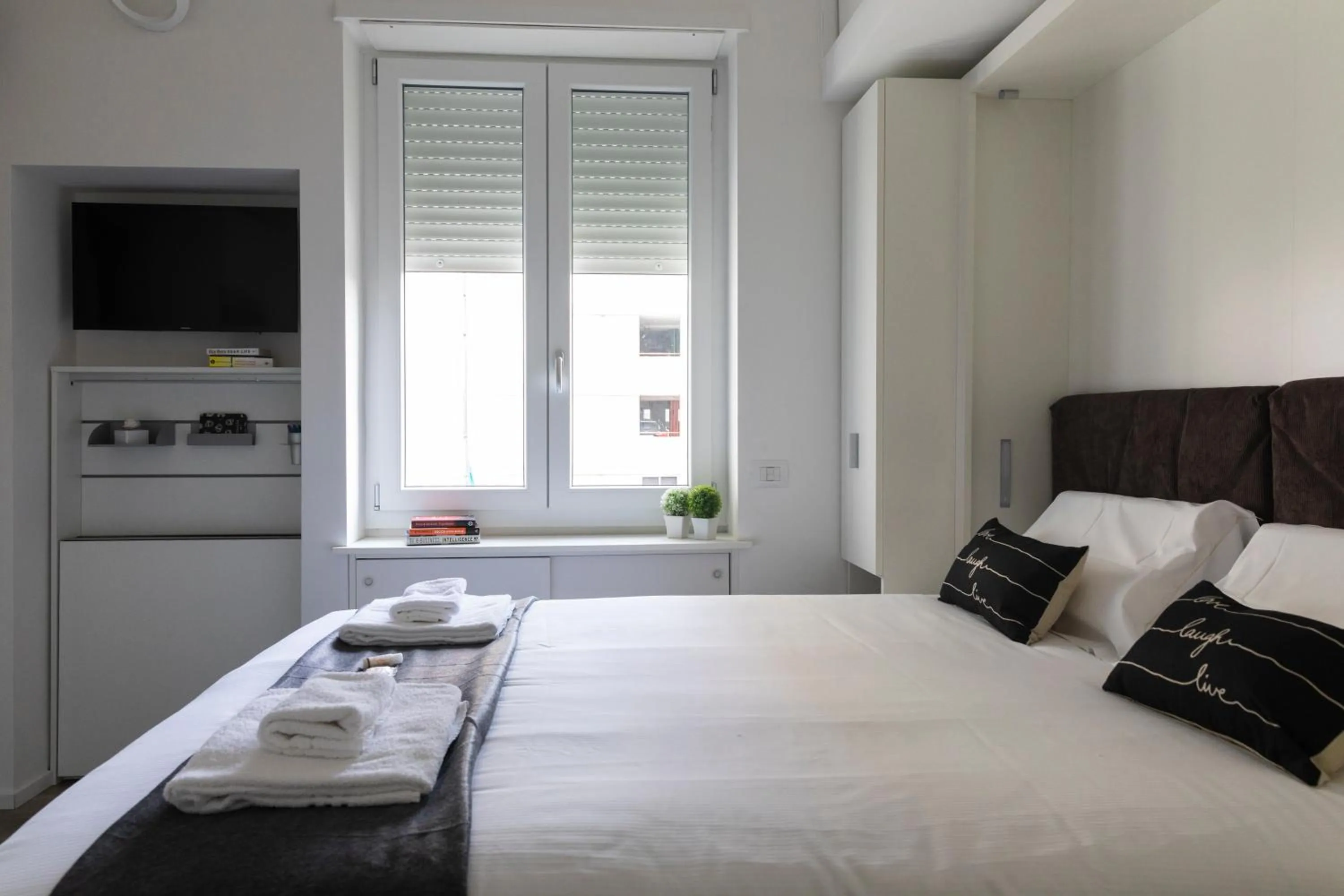 Living room, Bed in LA PICCOLA PERLA - Repubblica/Central Station