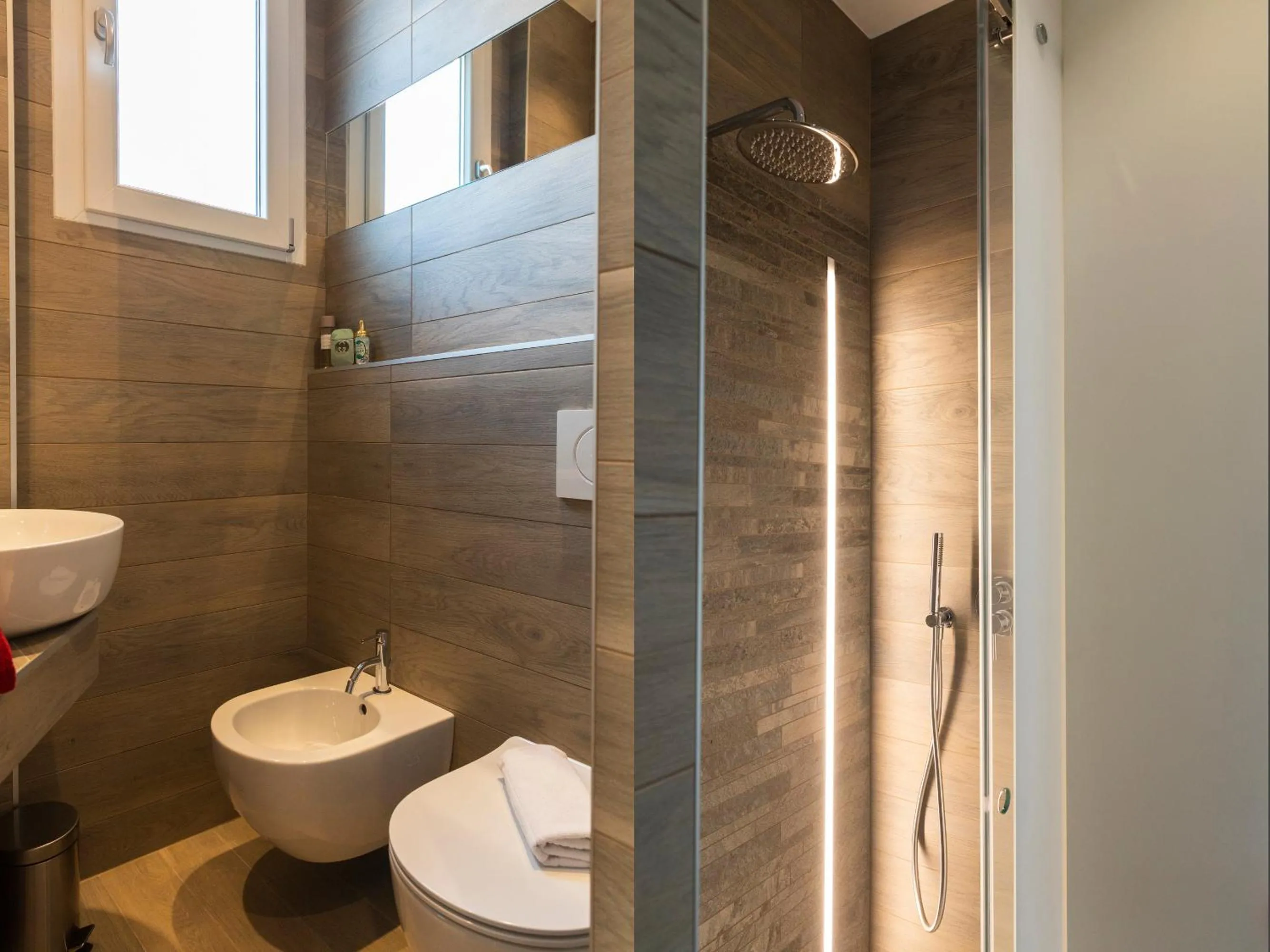 Bathroom in LA PICCOLA PERLA - Repubblica/Central Station