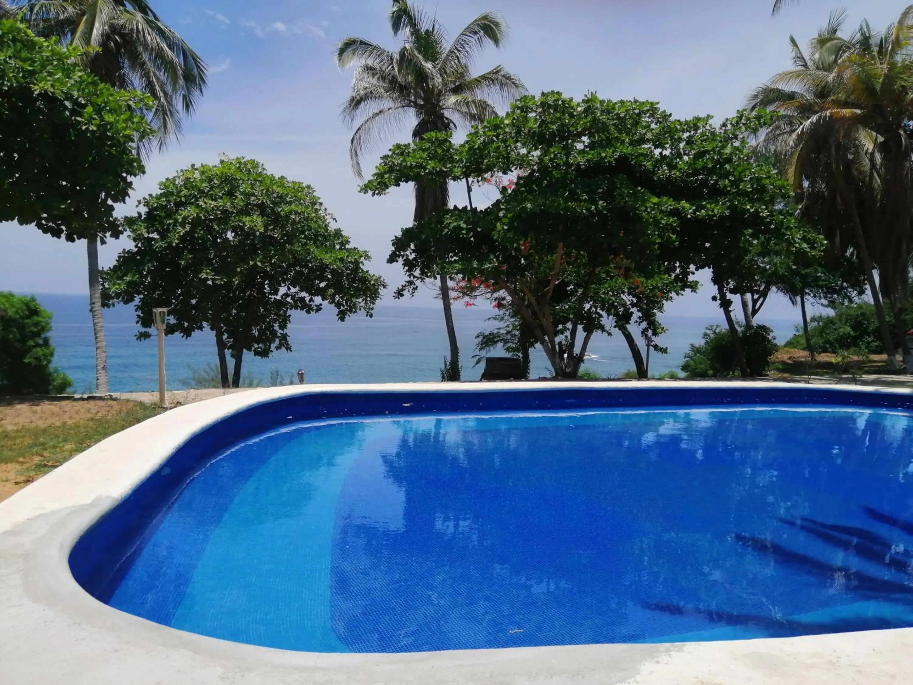 Swimming pool in Hotel Villa Mexicana Puerto Escondido