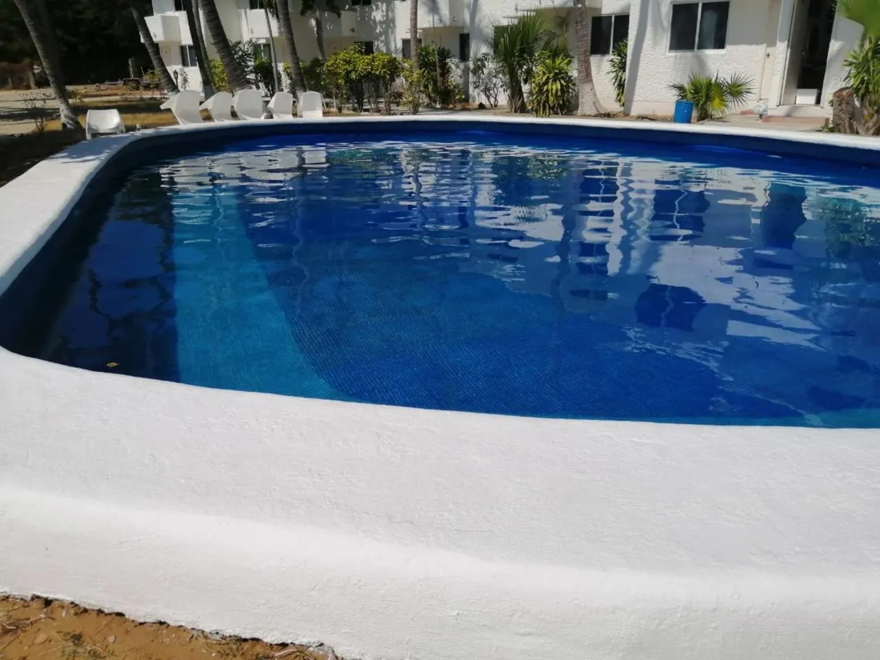 Swimming pool in Hotel Villa Mexicana Puerto Escondido