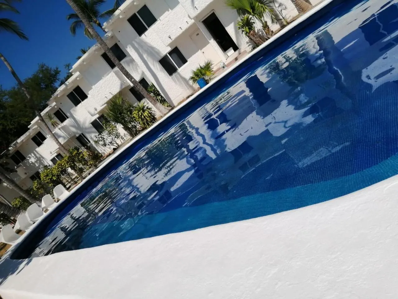 Swimming pool in Hotel Villa Mexicana Puerto Escondido