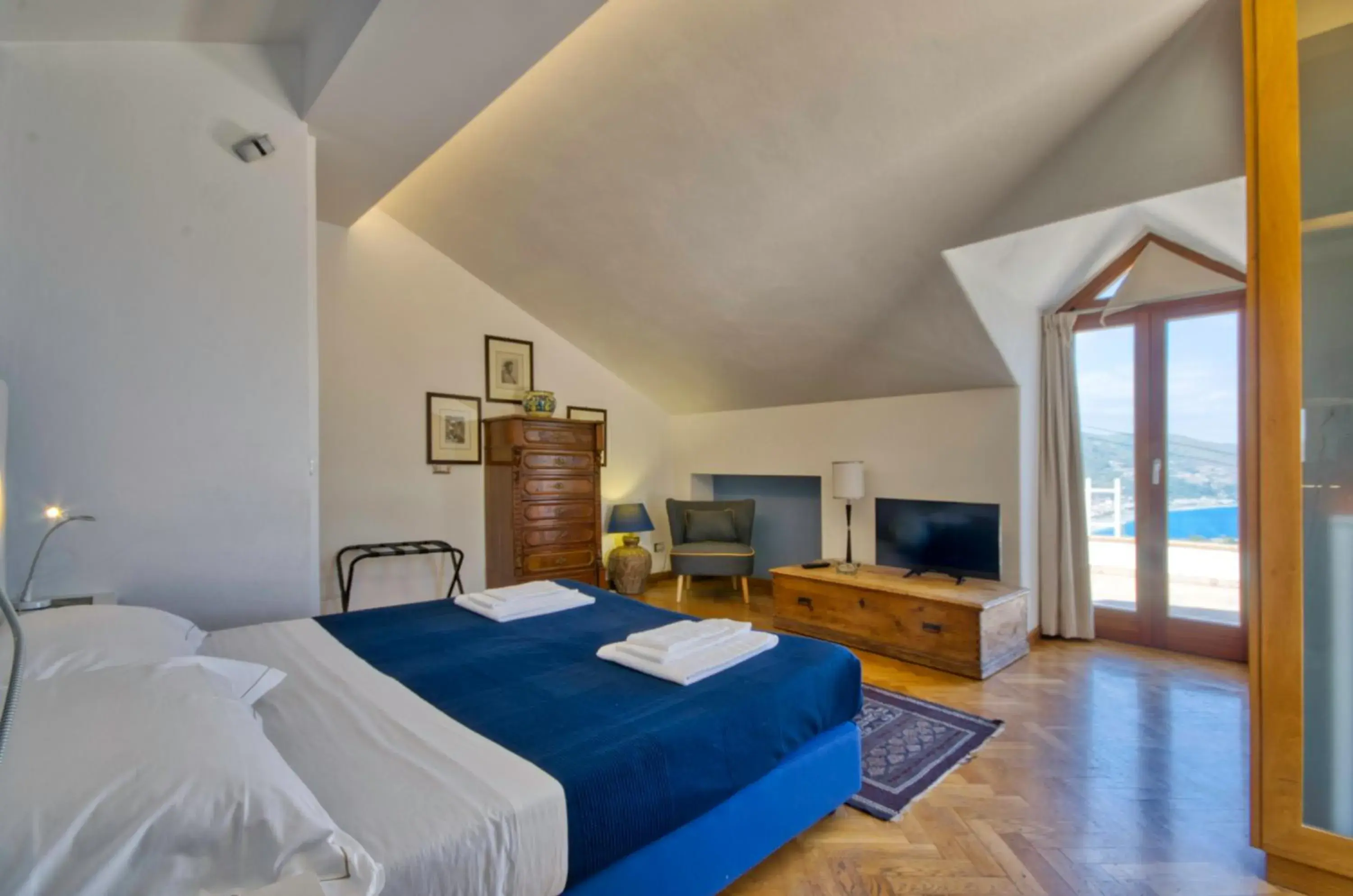 Photo of the whole room, Bed in Villa Zagara Garden Spectacular Sea View in Taormina Photo of the whole room, Bed in Villa Zagara Garden Spectacular Sea View in Taormina